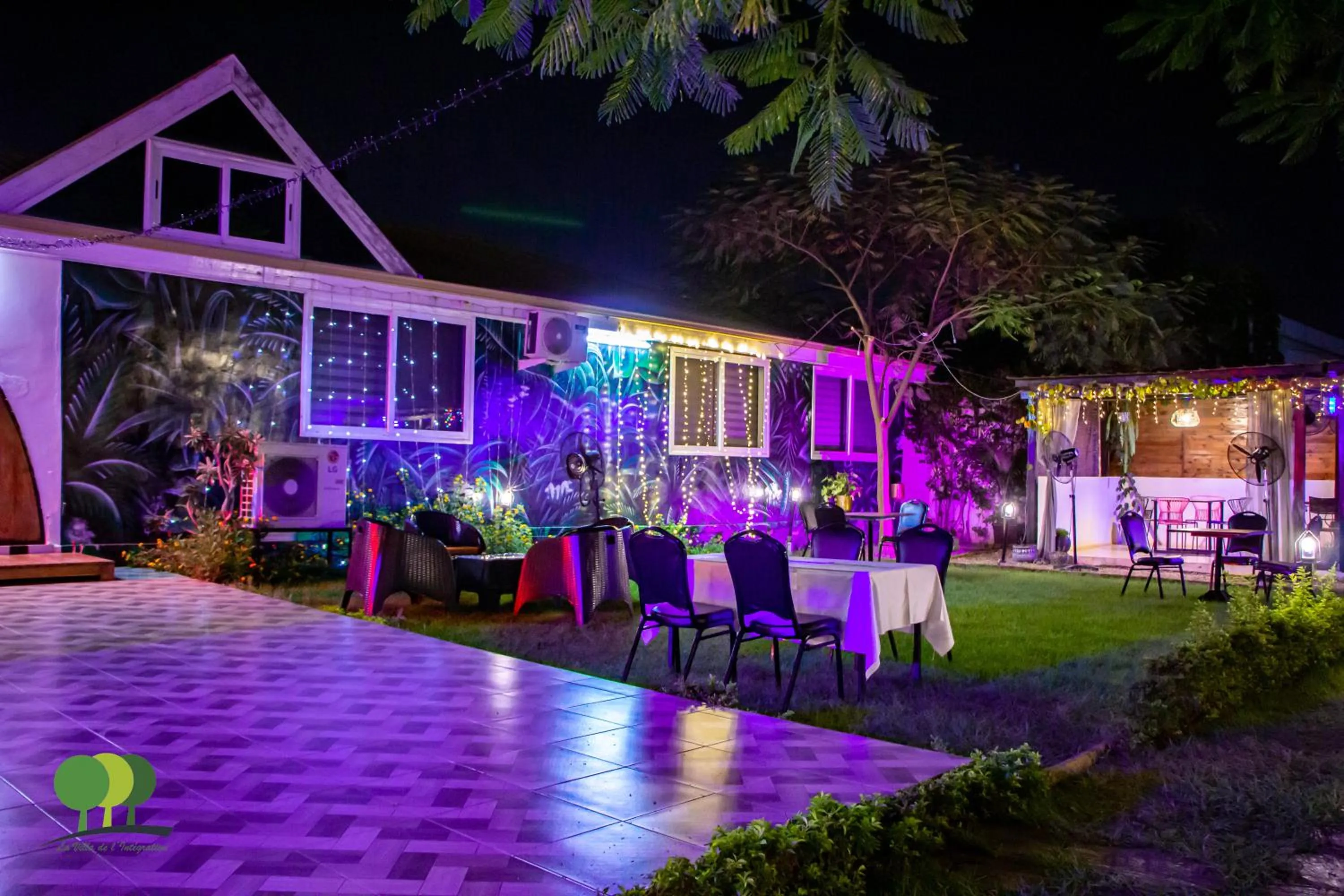 Restaurant/places to eat in VILLA DE L'INTEGRATION