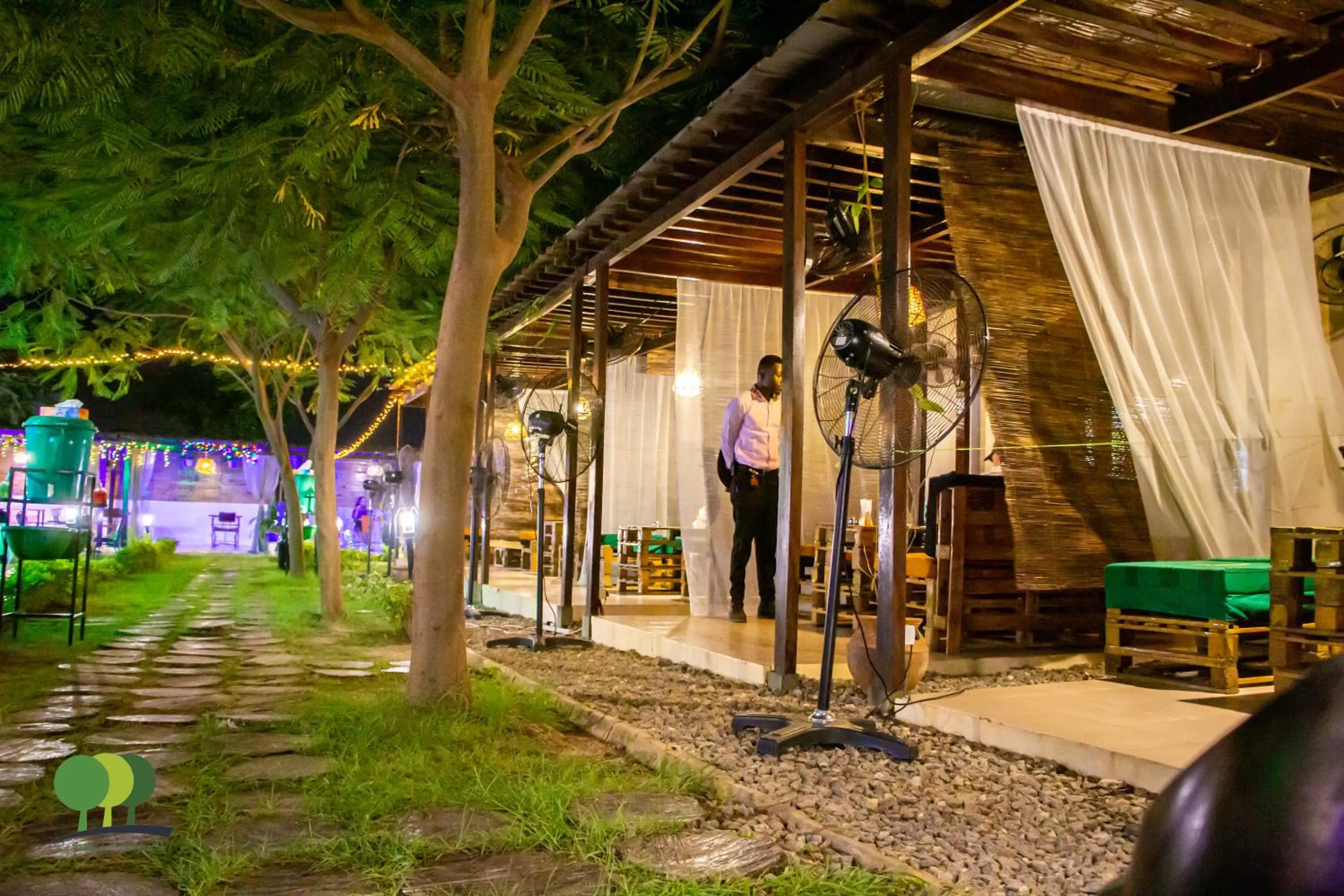 Restaurant/places to eat in VILLA DE L'INTEGRATION