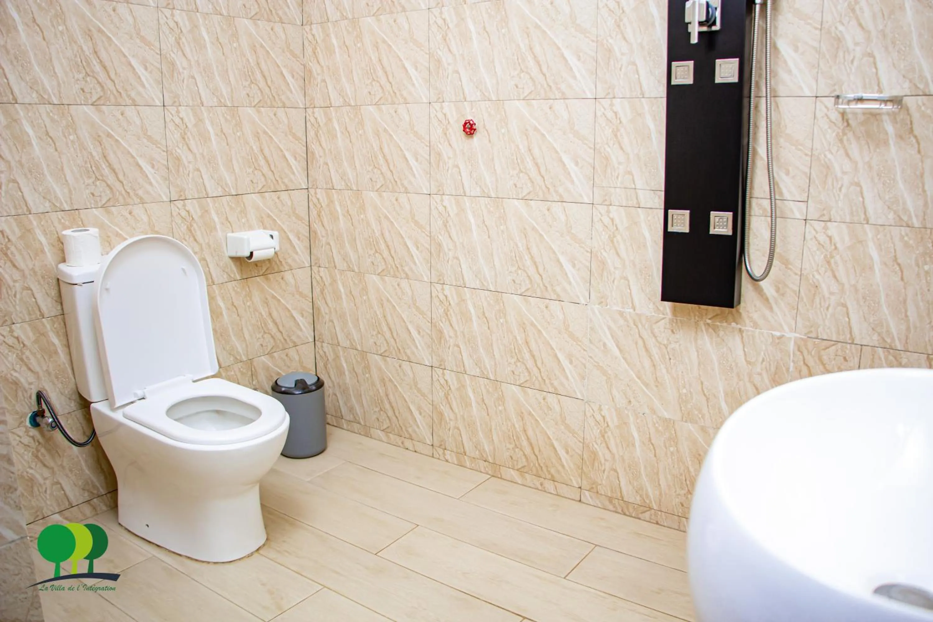 Toilet in VILLA DE L'INTEGRATION