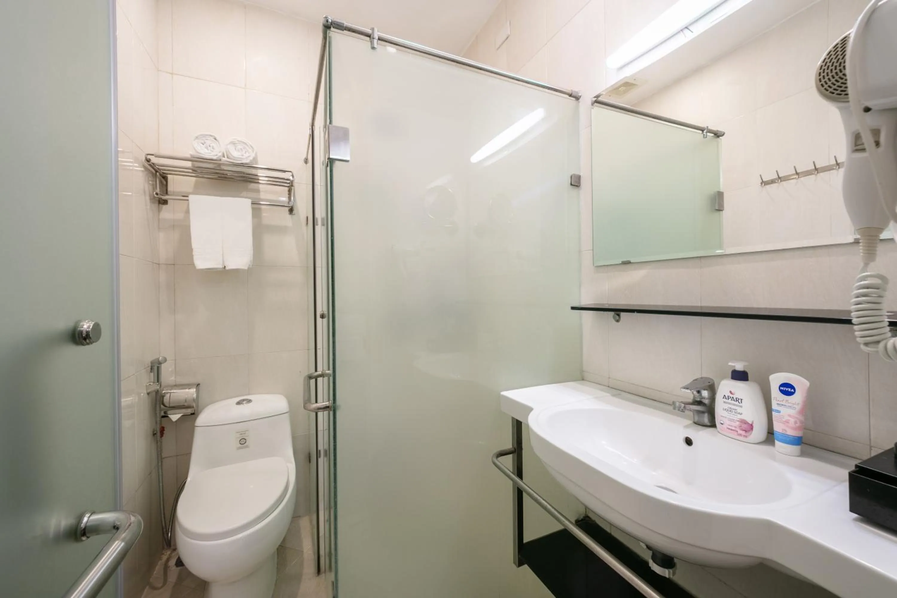 Shower in A25 Hotel - 15 Hàng Than