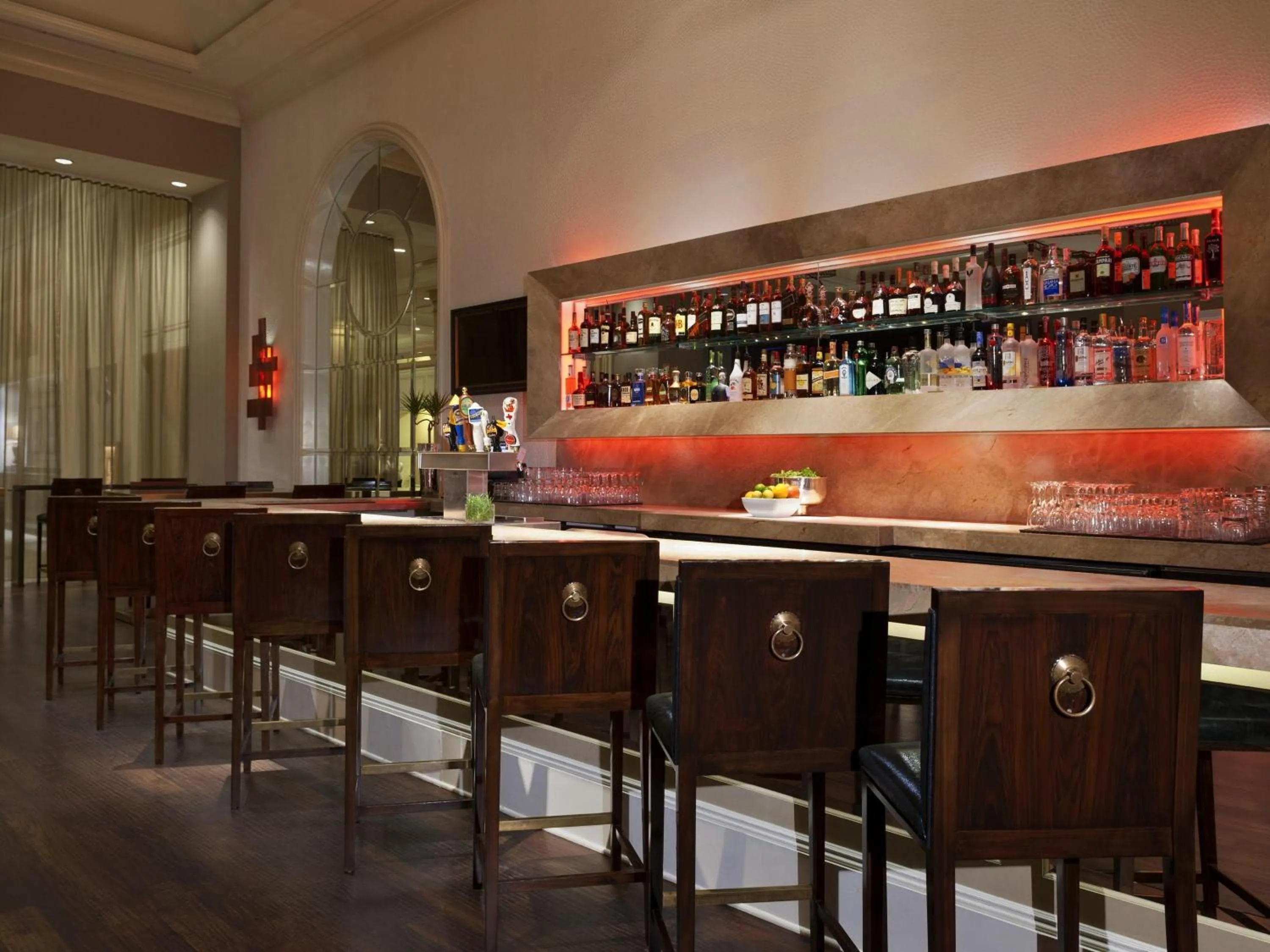 Lounge or bar in Fairmont Dallas