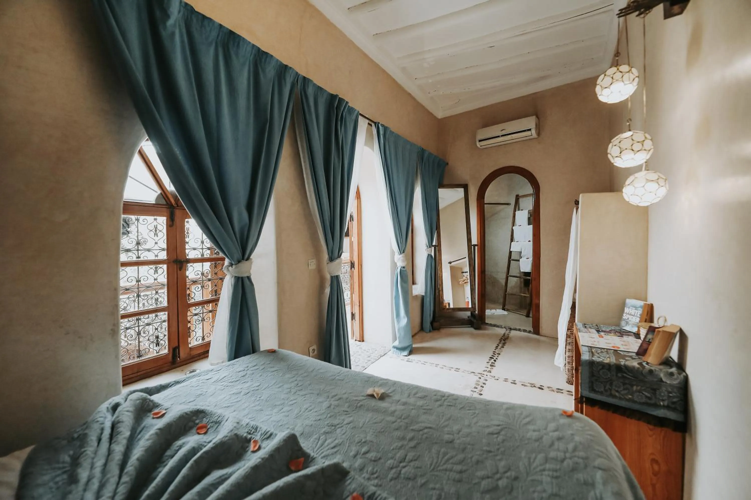Bed in Dar Nour el Houda