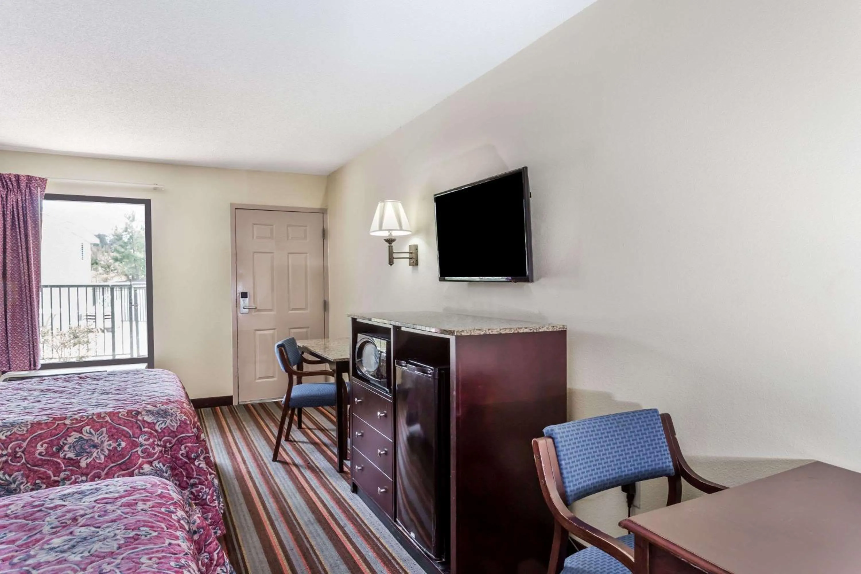 Photo of the whole room, Bed in Days Inn by Wyndham Sanford