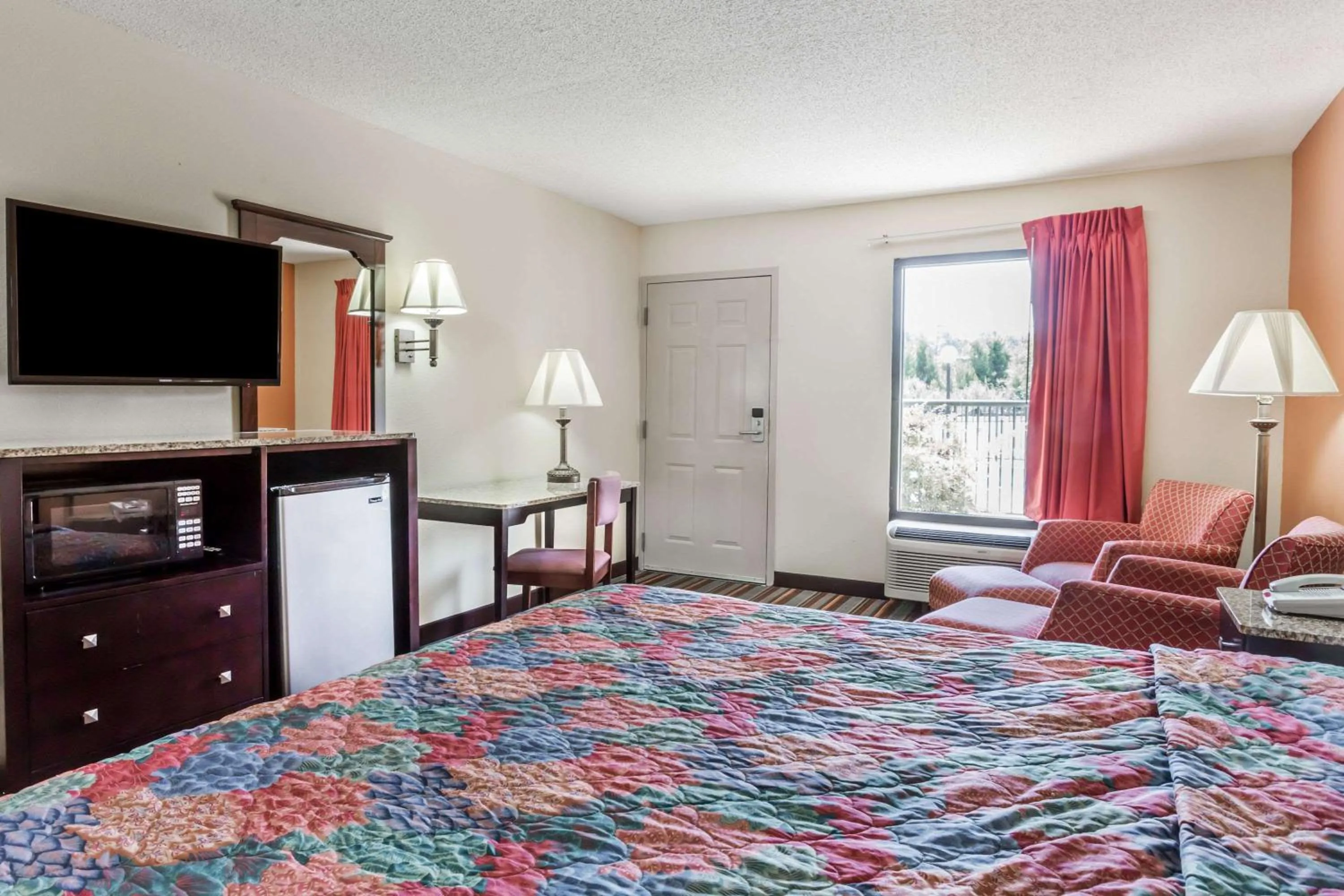 Photo of the whole room, Bed in Days Inn by Wyndham Sanford