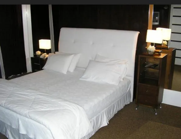 Photo of the whole room, Bed in Pekin Palace Hotel