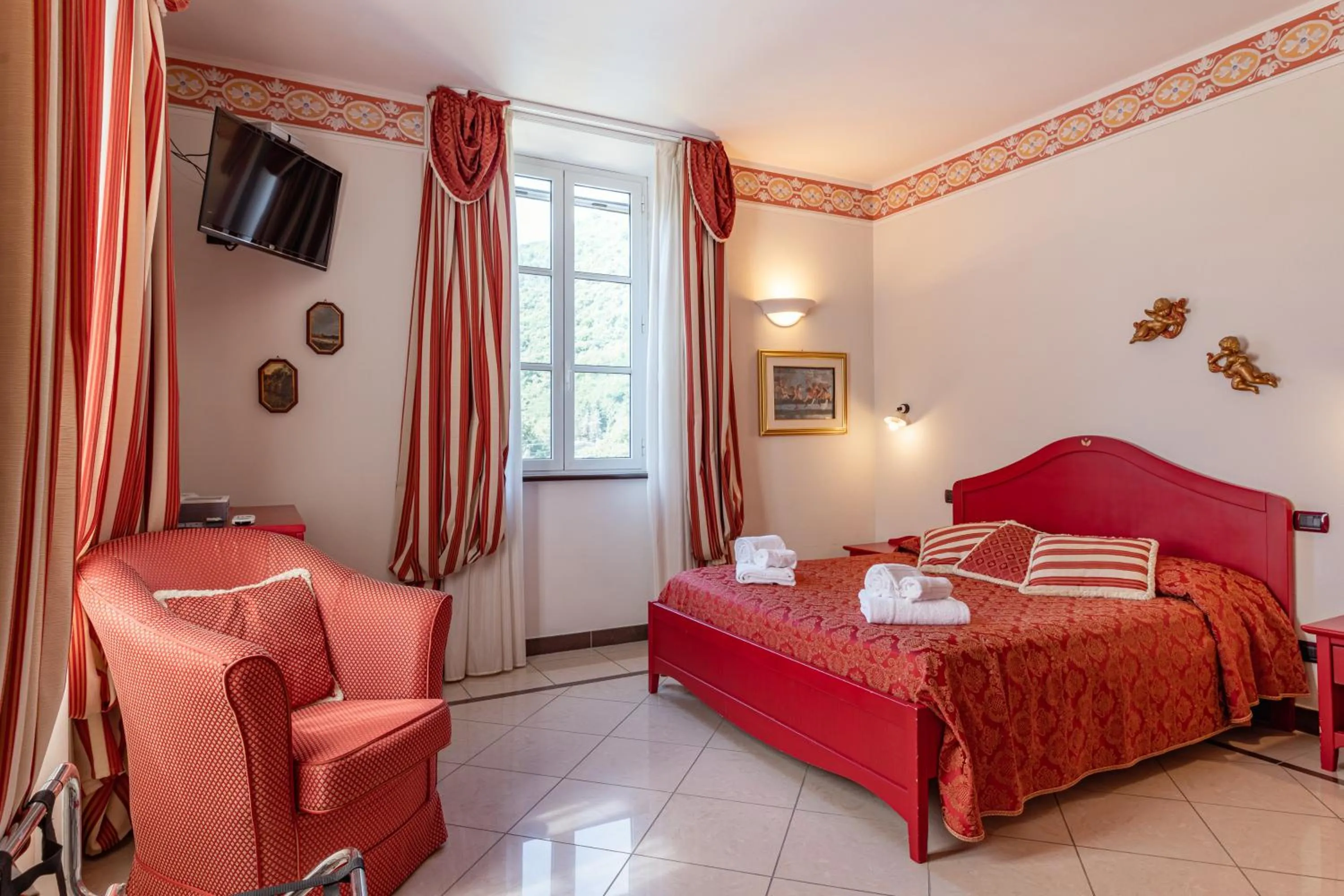 Bed in Lucca Franco's Villa