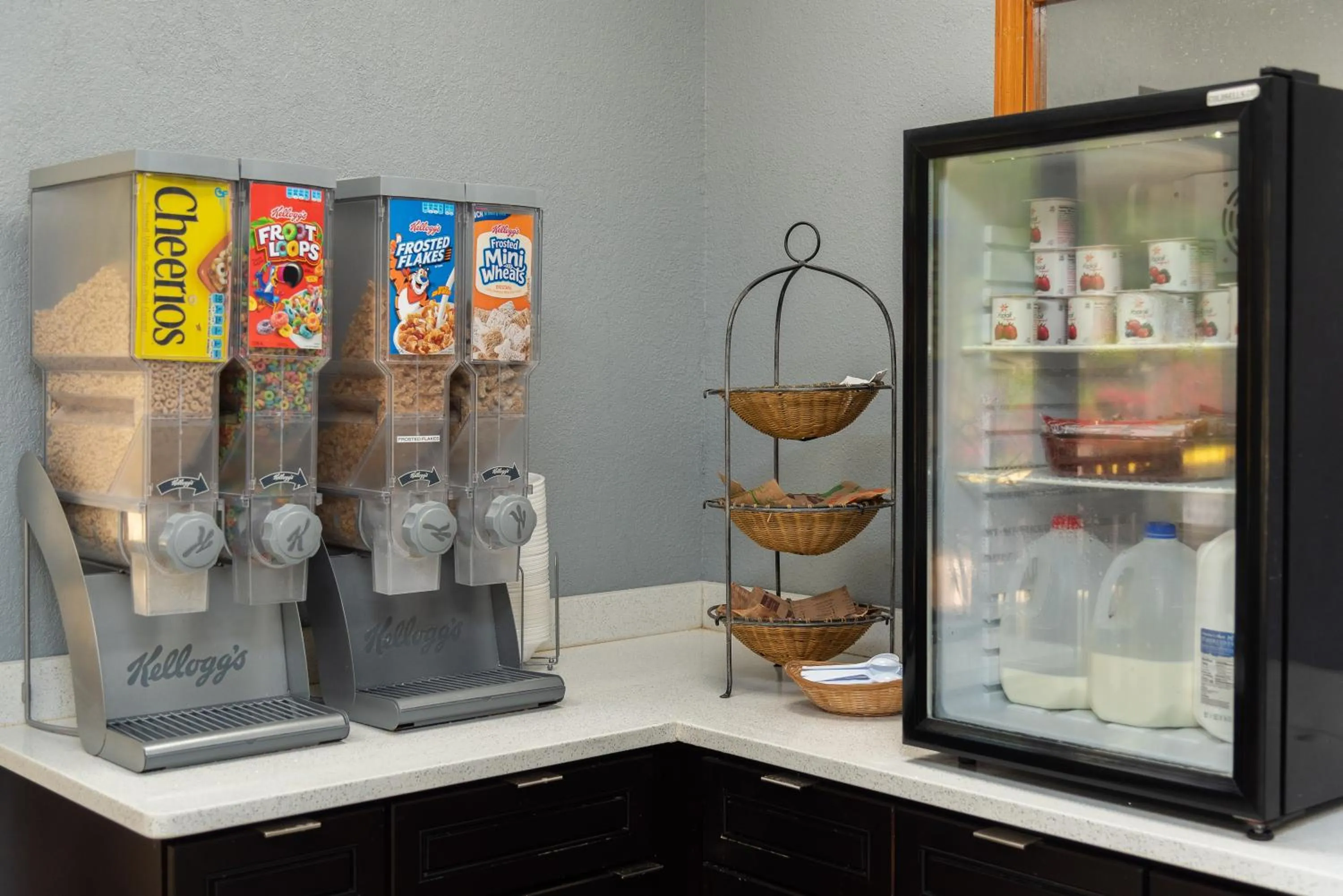 Breakfast in Columbus Inn and Suites