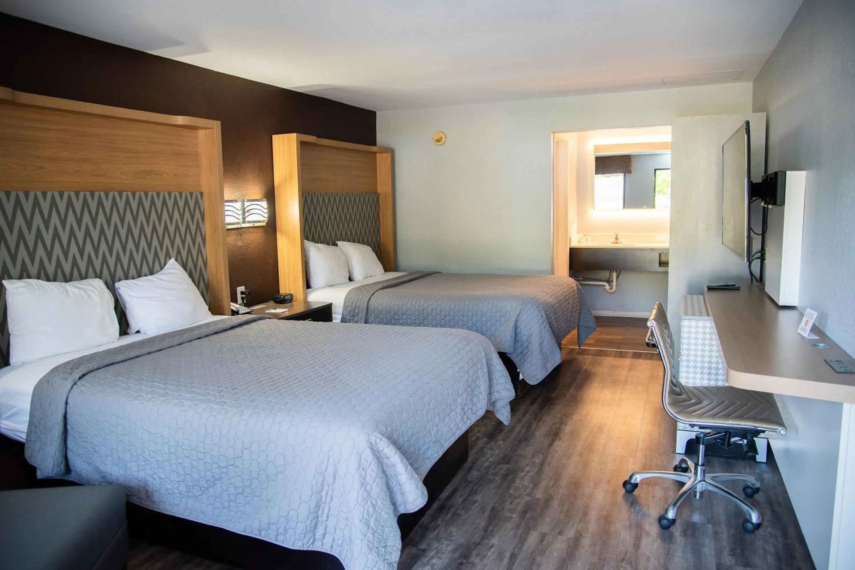 View (from property/room), Bed in Columbus Inn and Suites