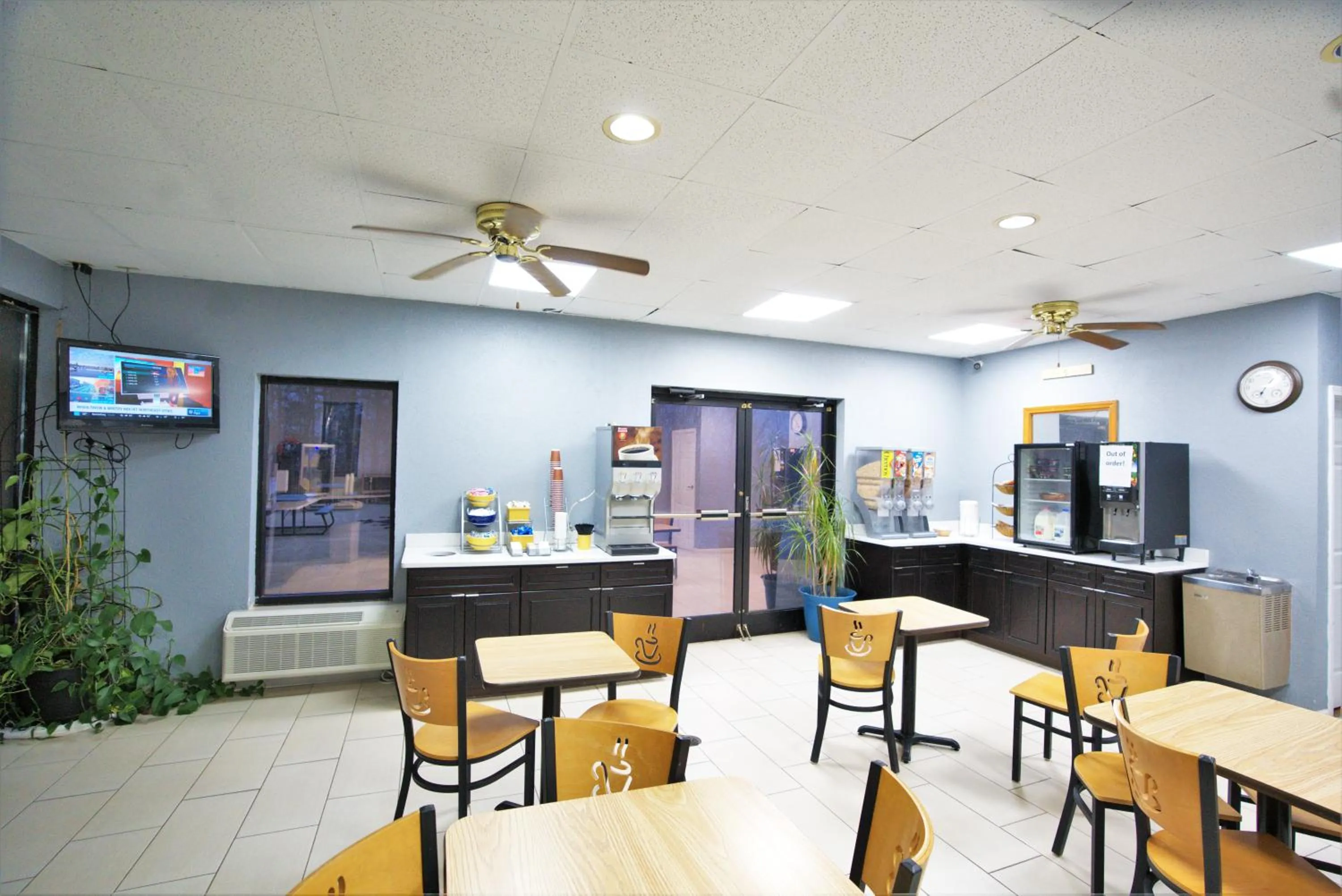 Breakfast in Columbus Inn and Suites