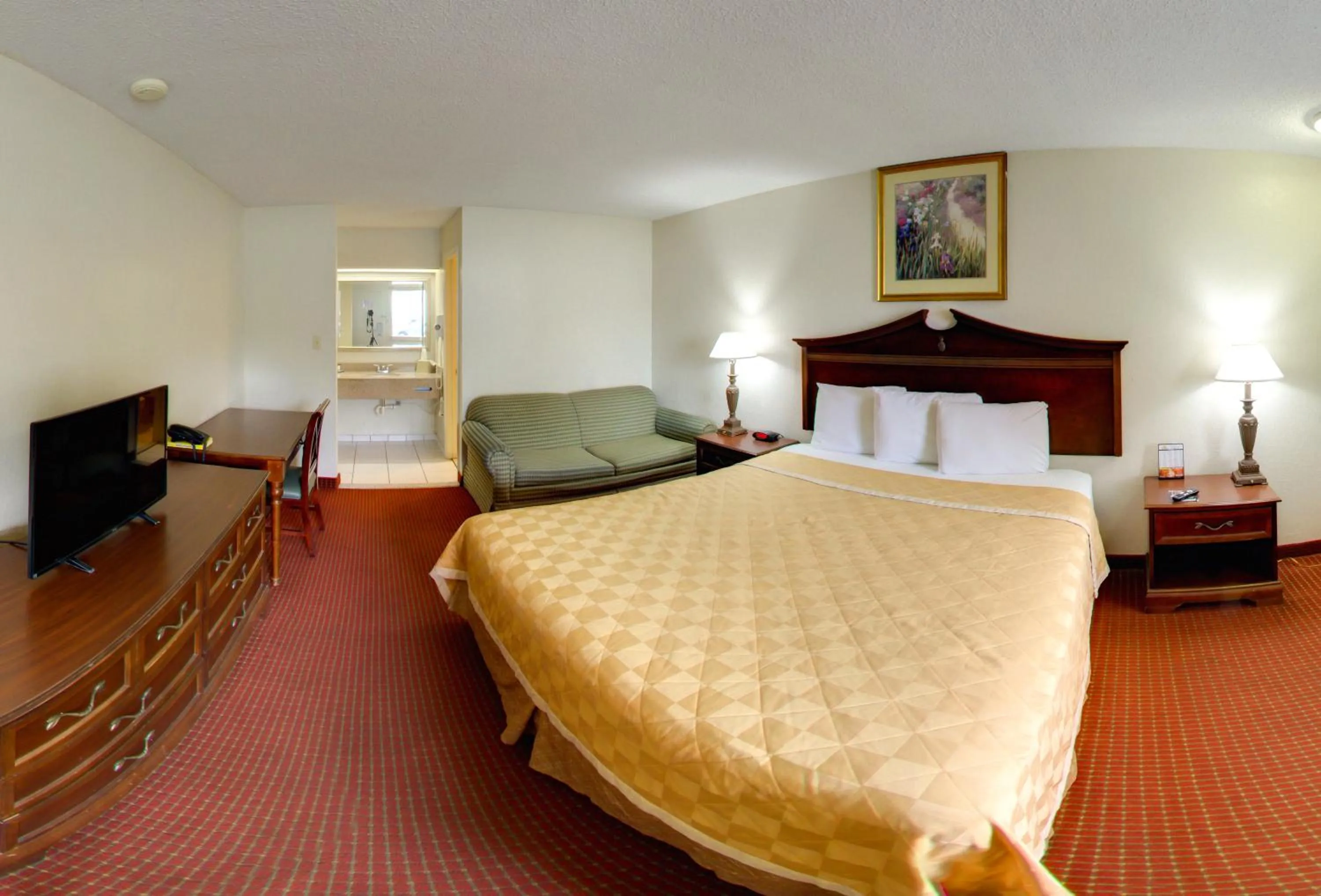 Photo of the whole room, Bed in Key West Inn - Newport News