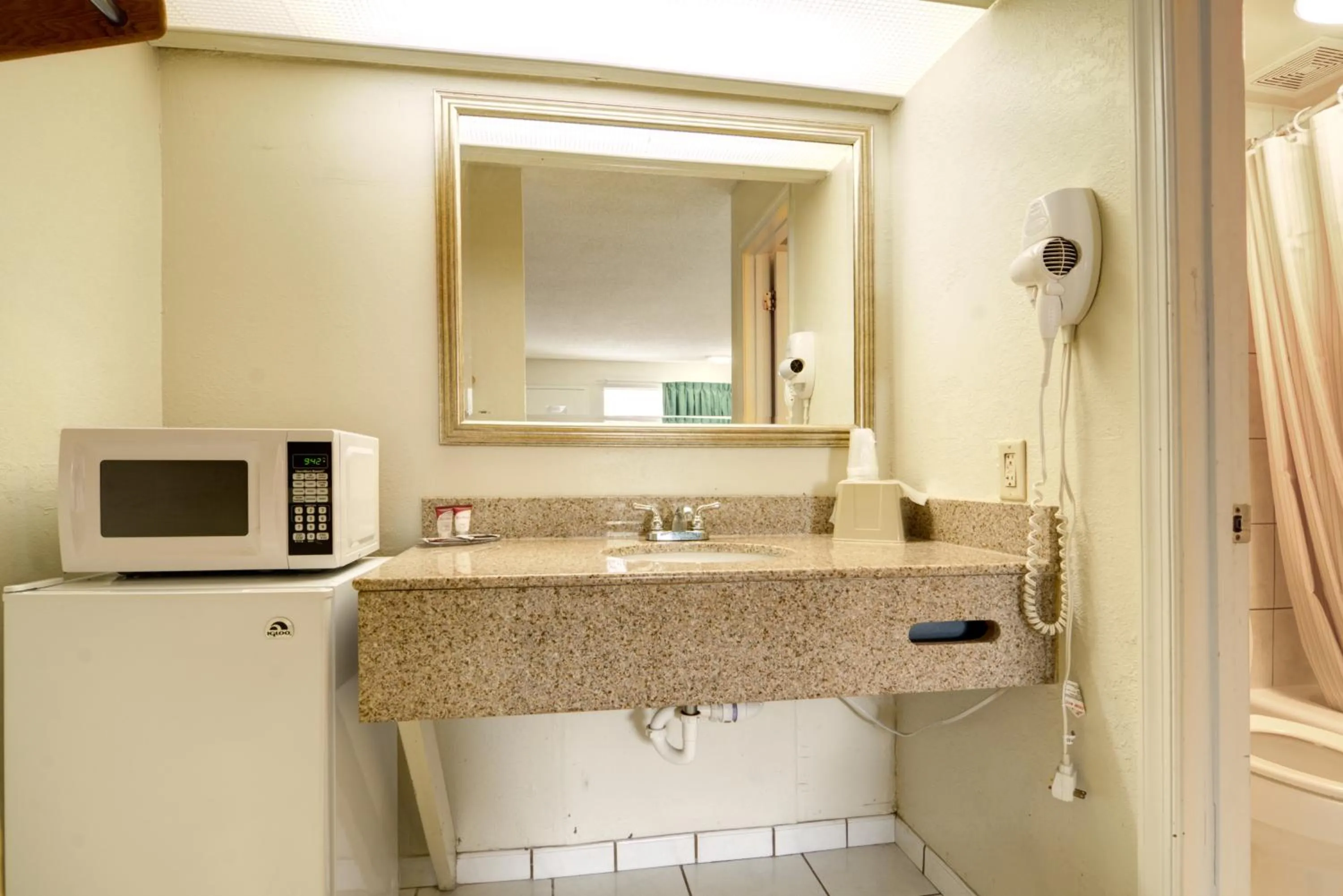 Bathroom in Key West Inn - Newport News