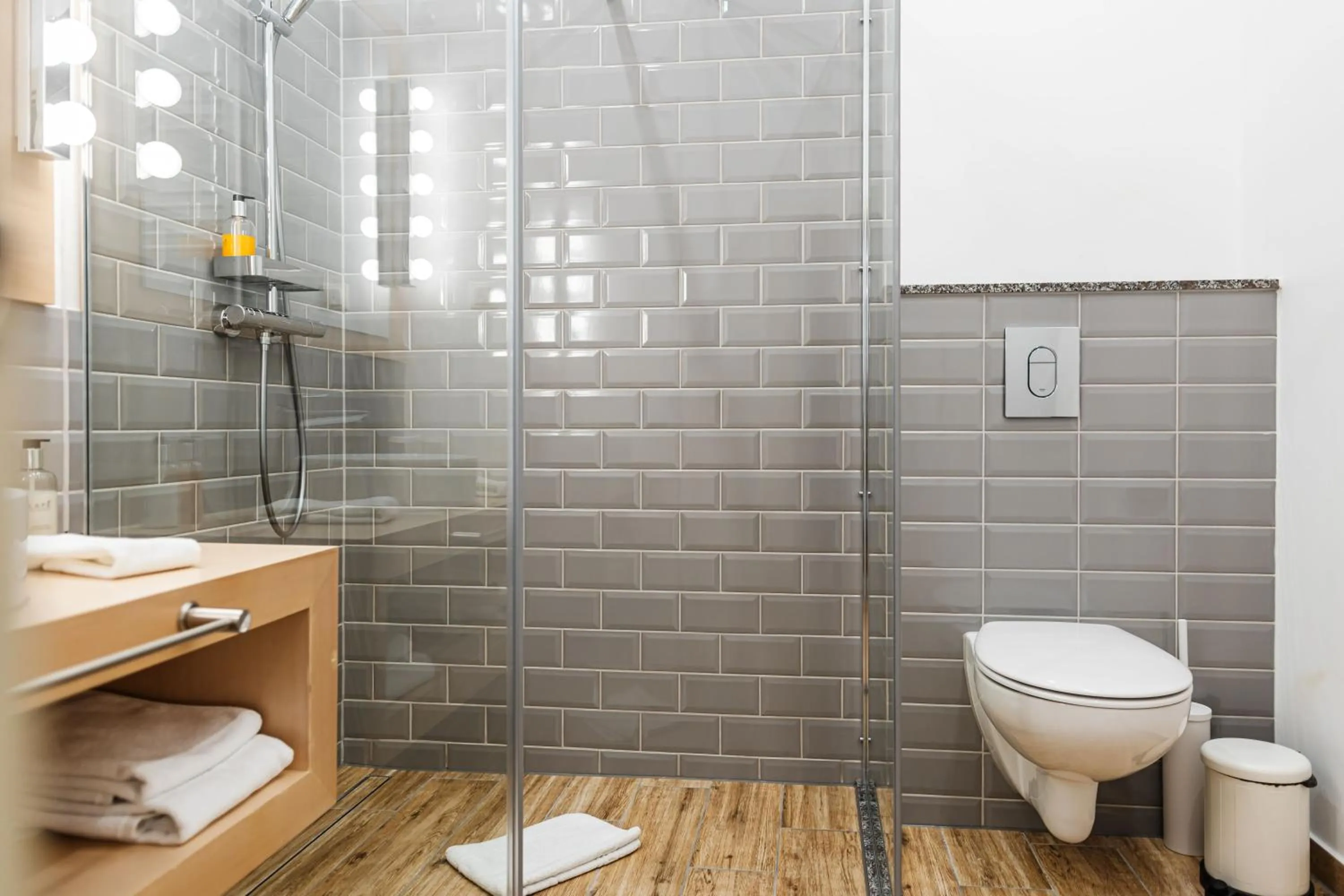 Shower in Hotel Casa Luxemburg