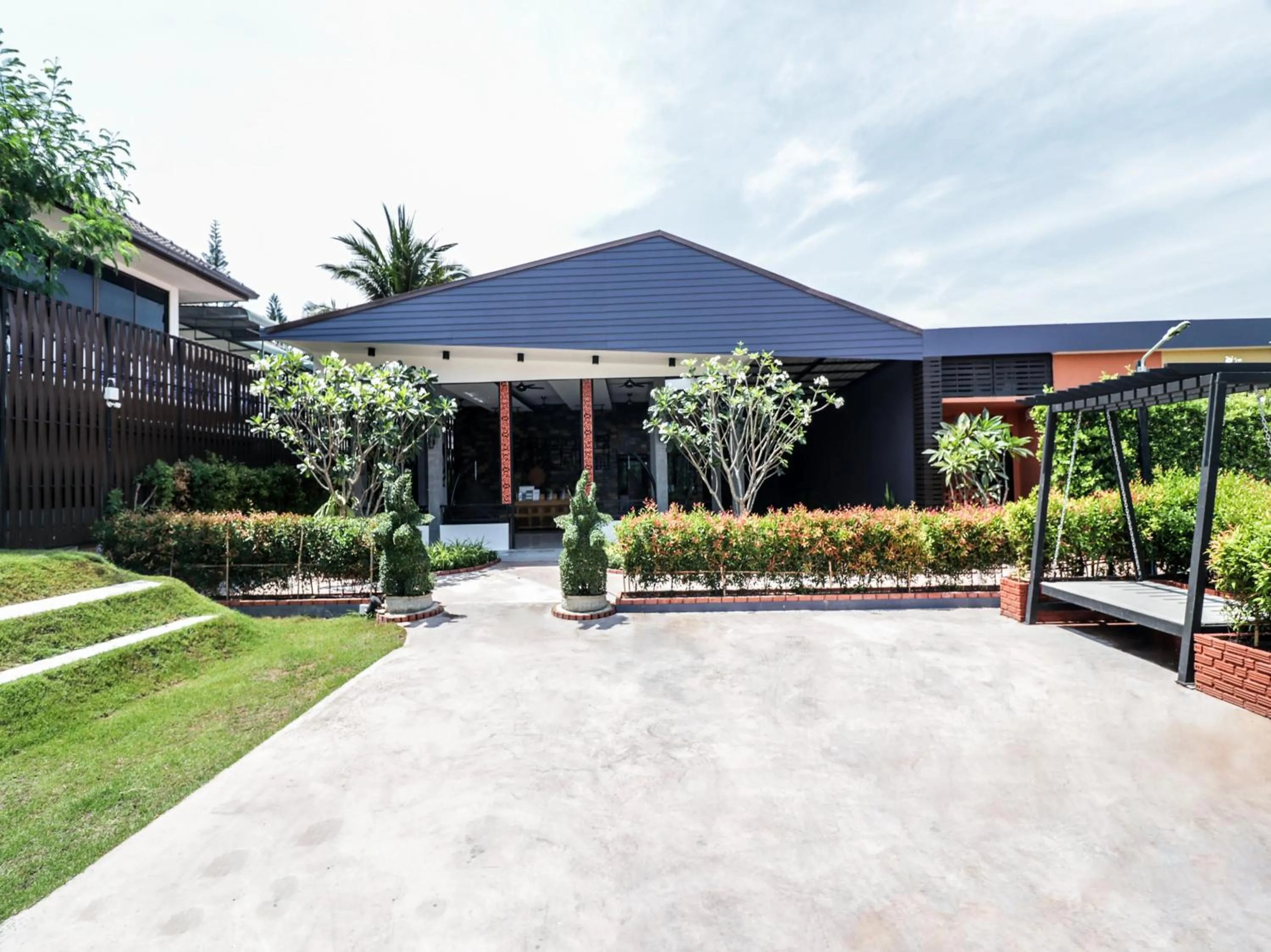 Facade/entrance in Baan Noppadol Hua Hin Loft