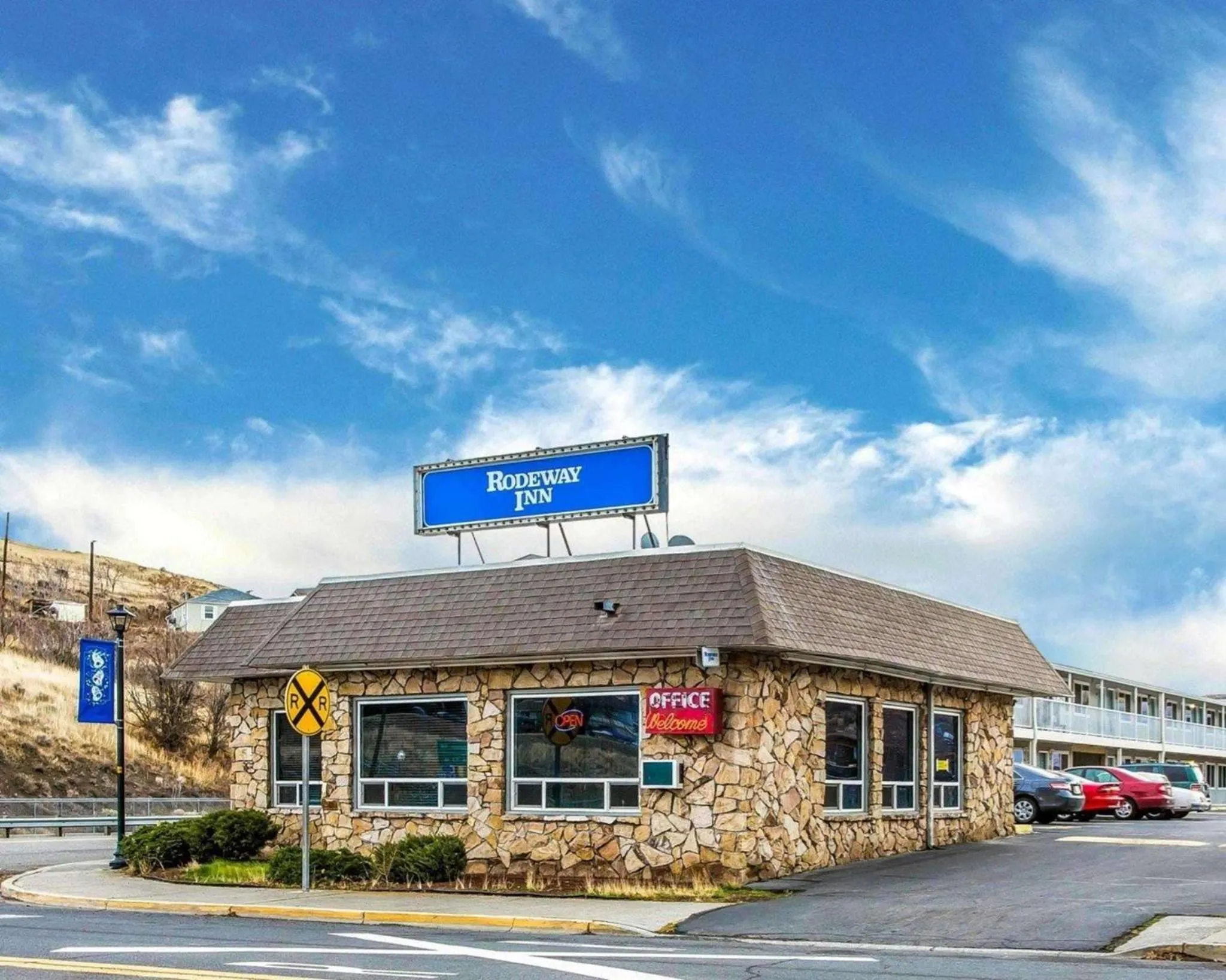 Property Building in Rodeway Inn & Suites