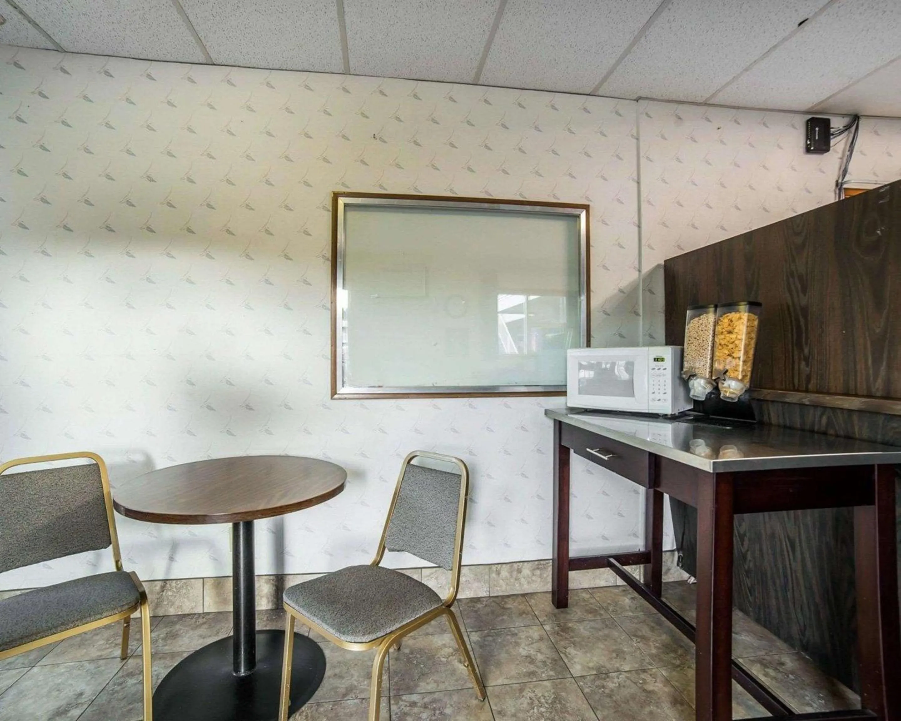 Lobby or reception in Rodeway Inn & Suites