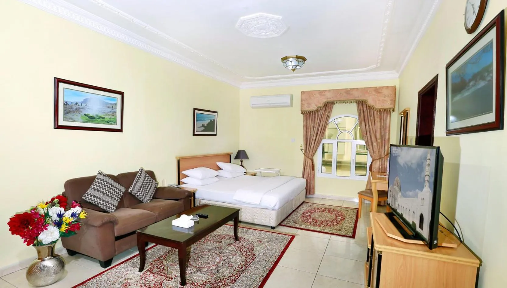 Bedroom, Bed in Muscat International Hotel