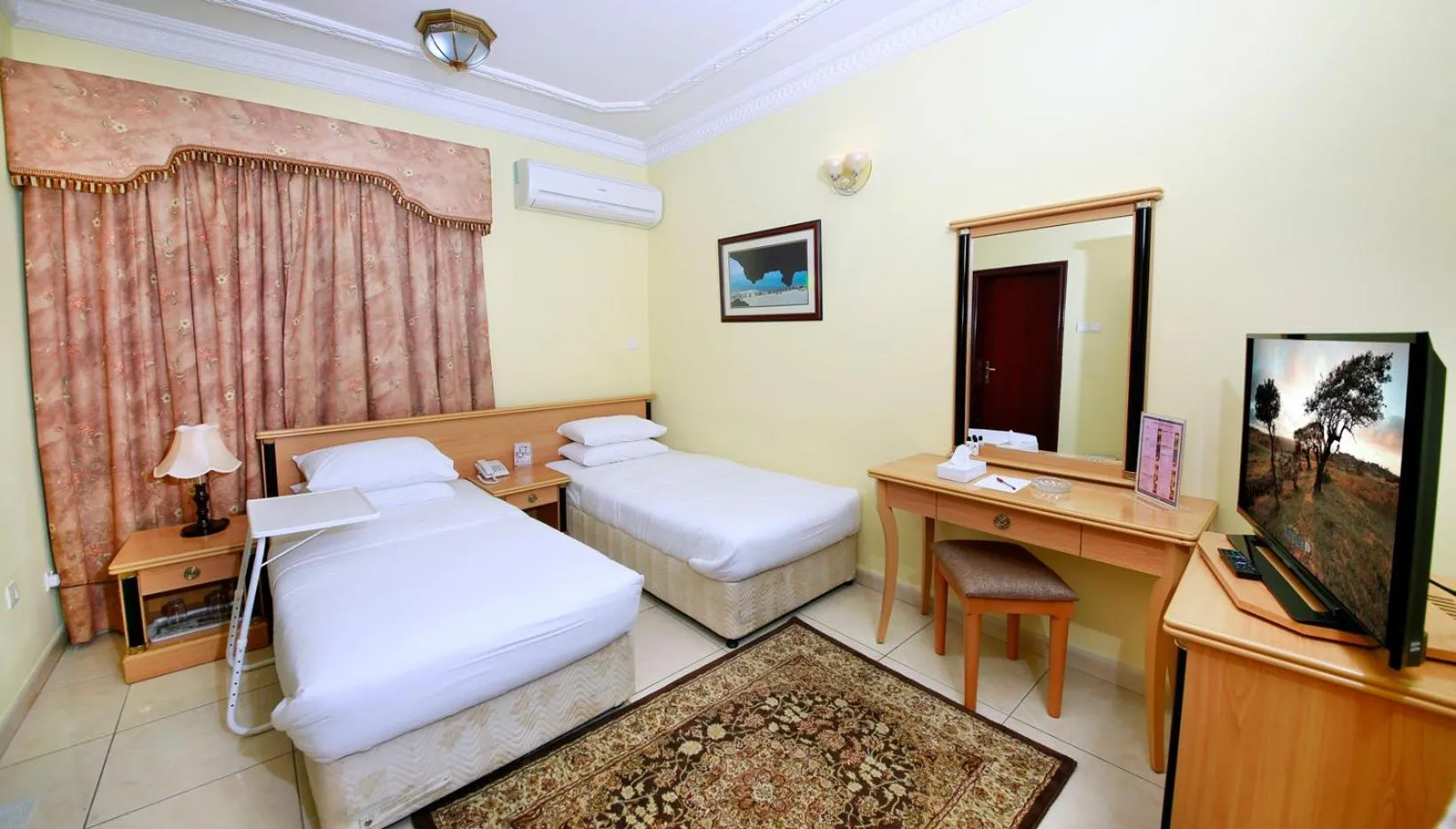 Photo of the whole room, Bed in Muscat International Hotel