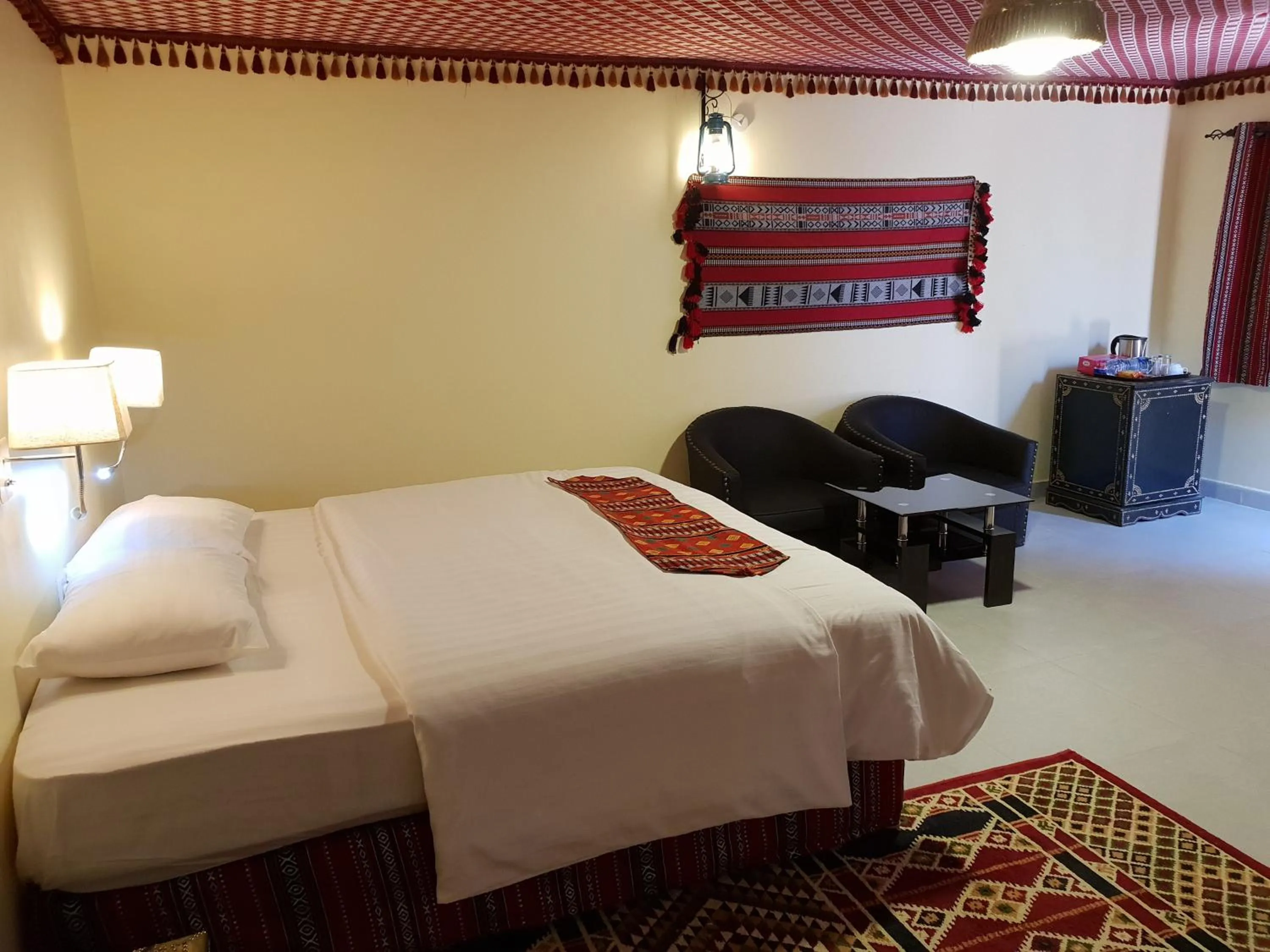 Breakfast, Bed in Arabian Oryx Camp