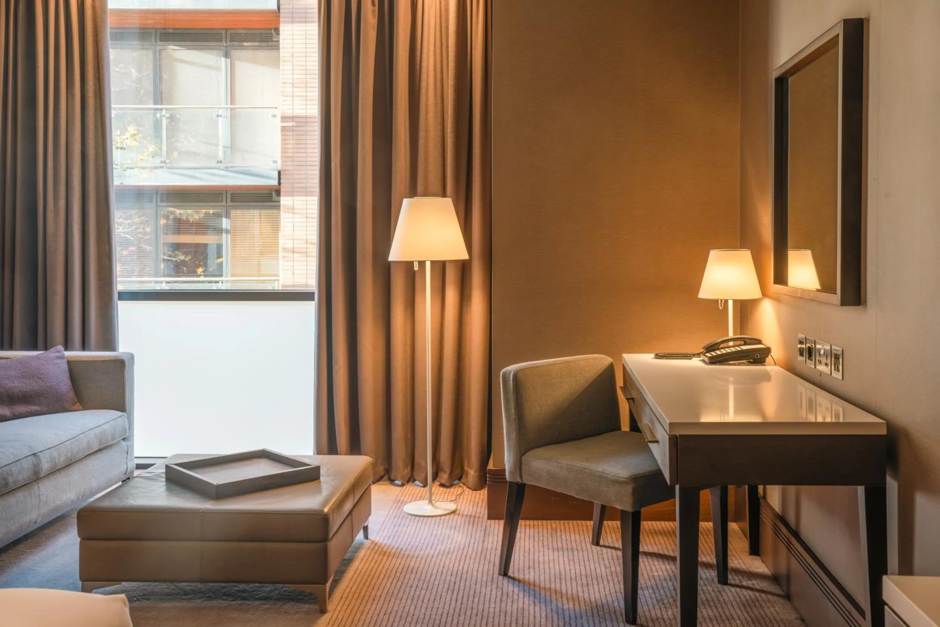 Living room in Radisson Blu Royal Hotel Dublin