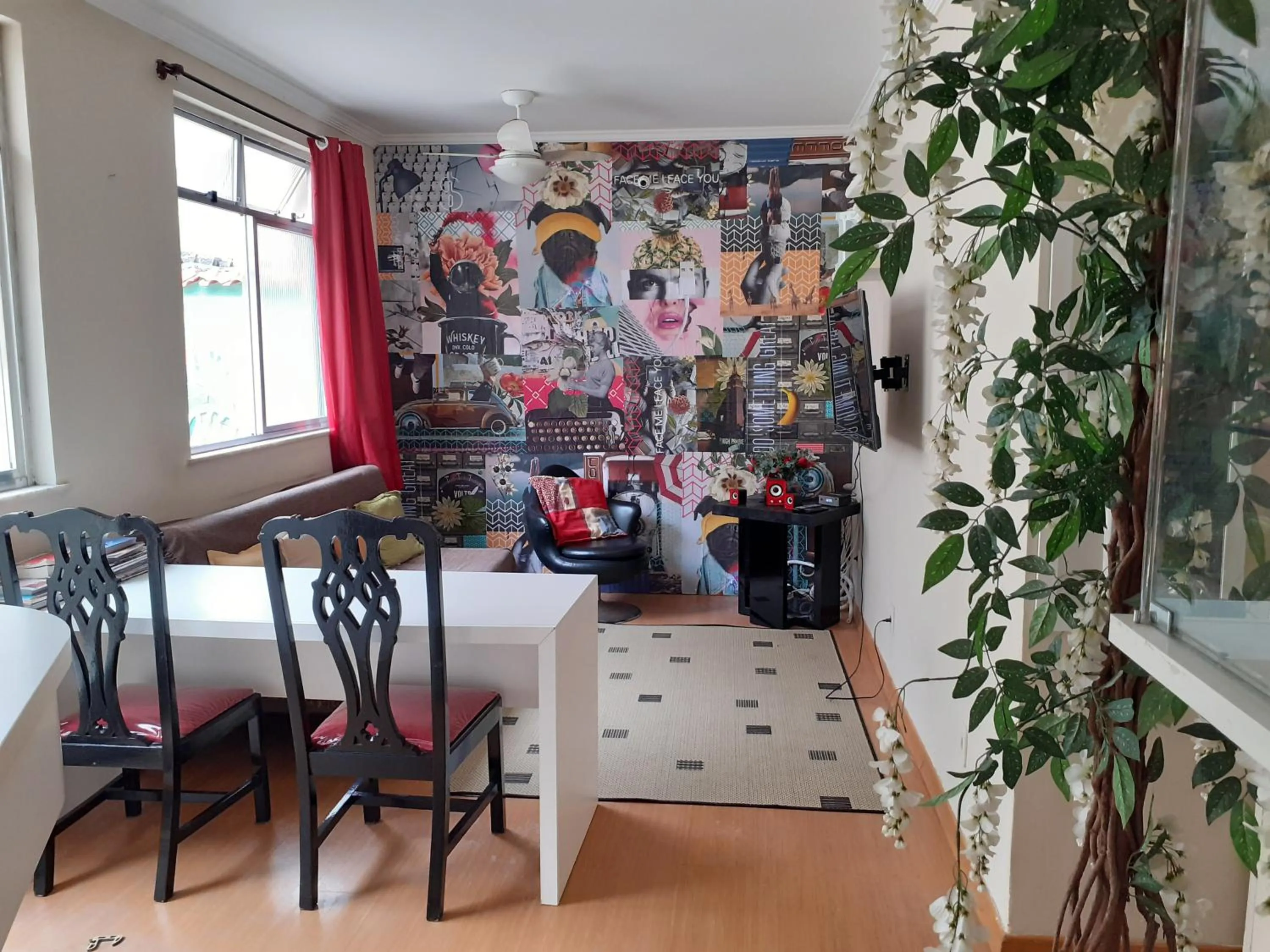 Communal lounge/ TV room in DS Hostel