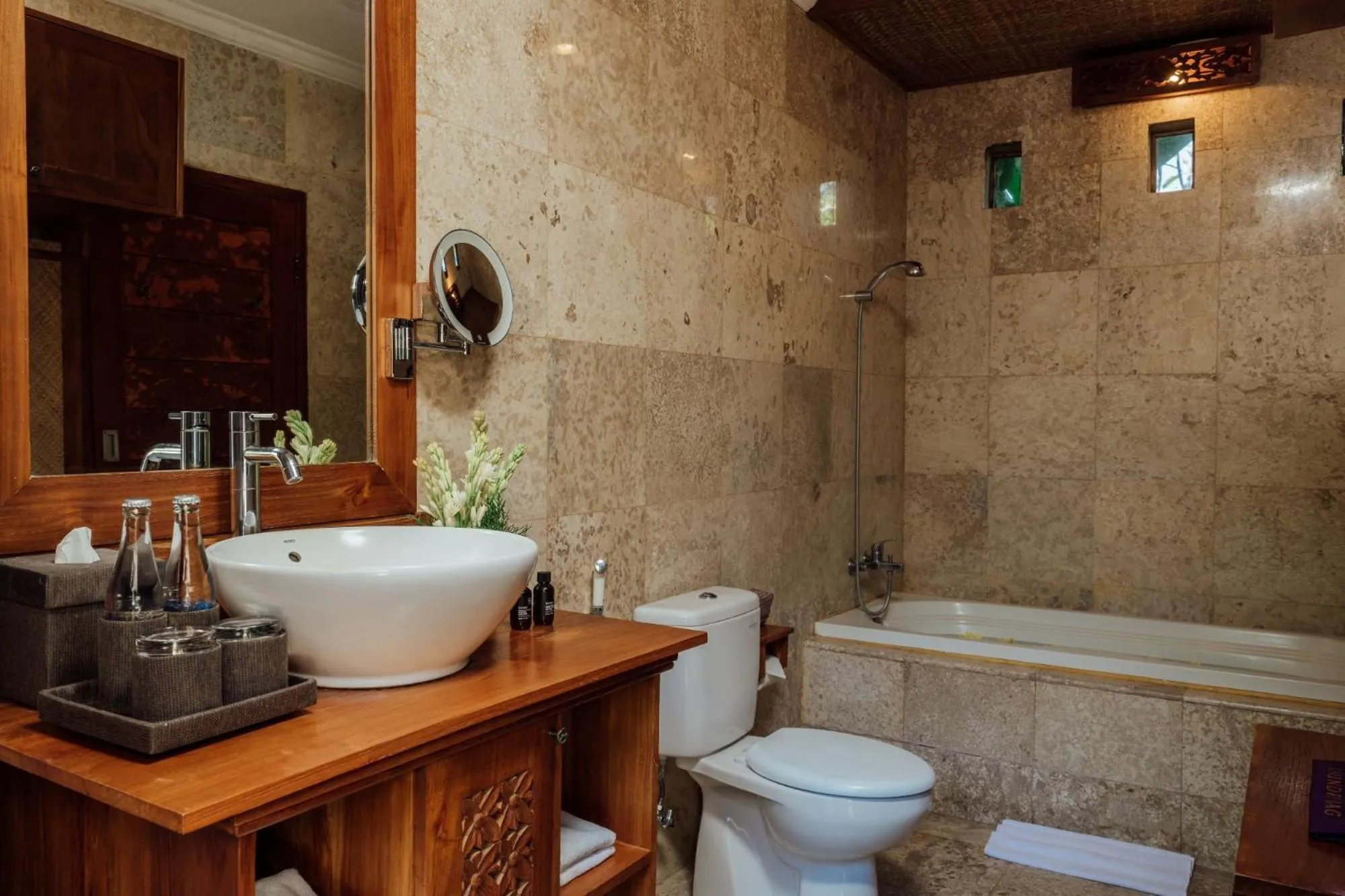 Shower in Desa Swan Villas & SPA, Keramas