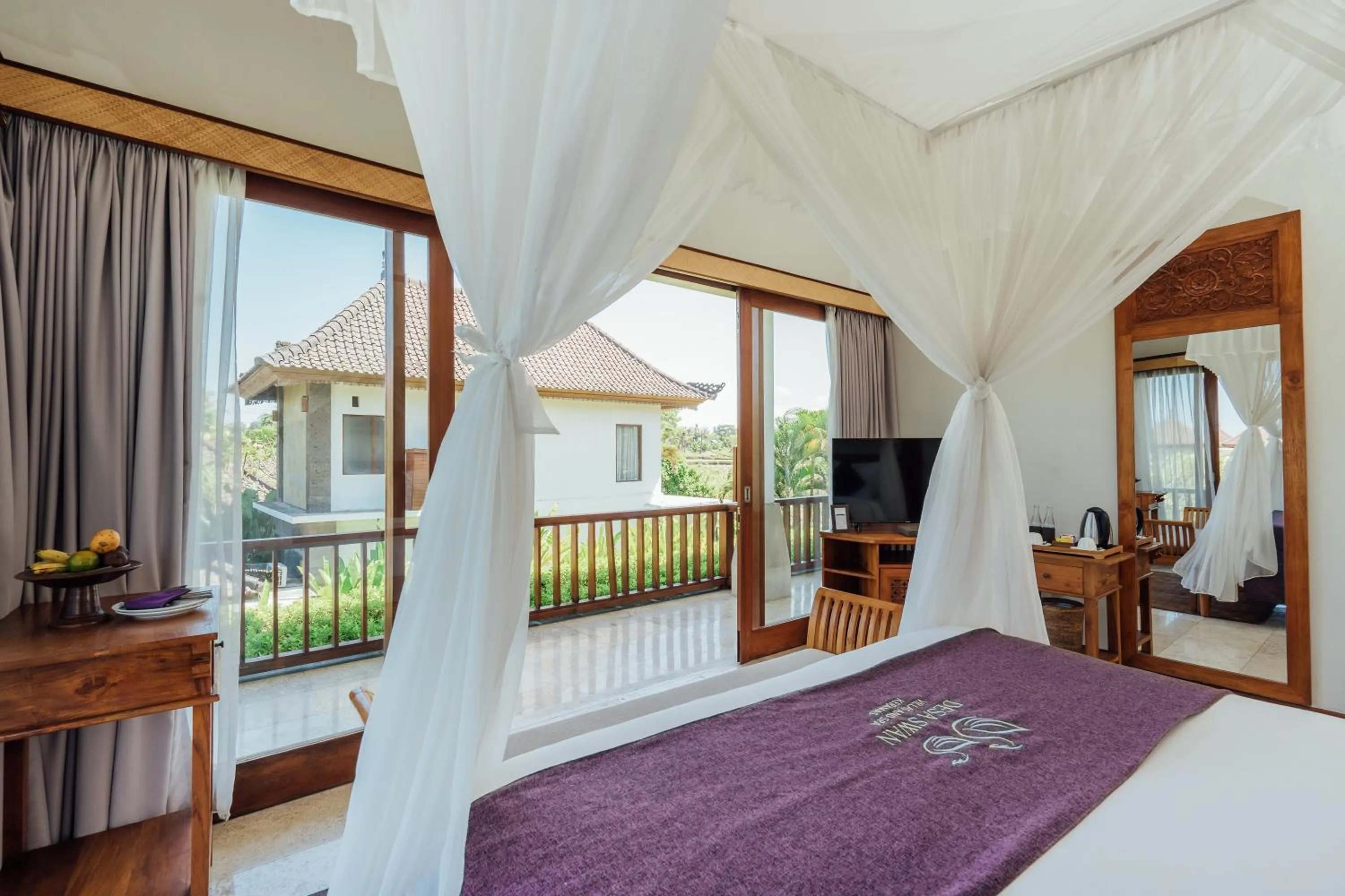 Balcony/Terrace, Bed in Desa Swan Villas & SPA, Keramas