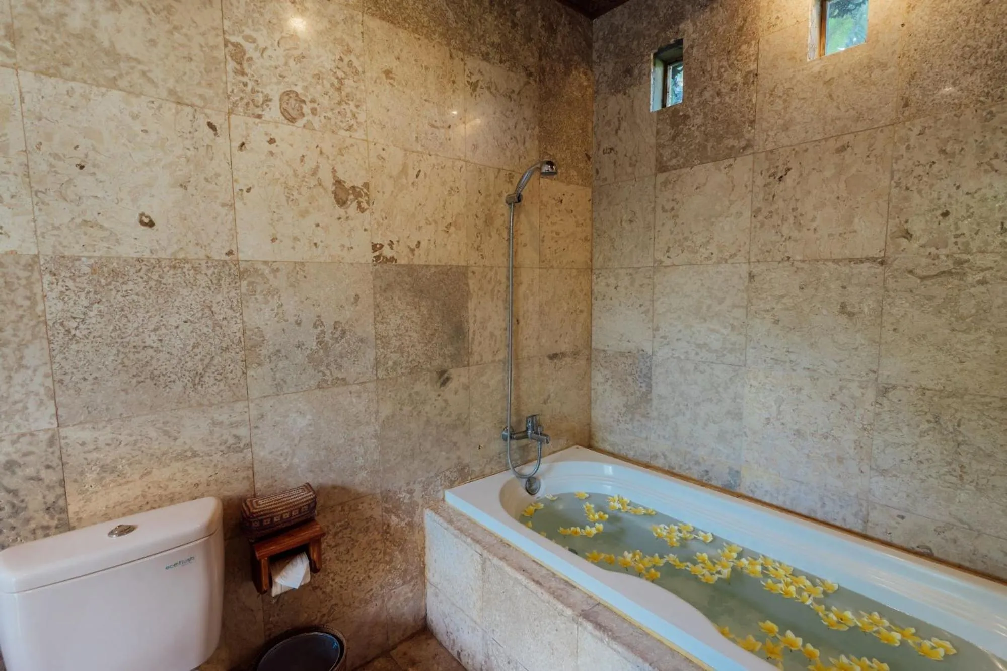 Shower in Desa Swan Villas & SPA, Keramas