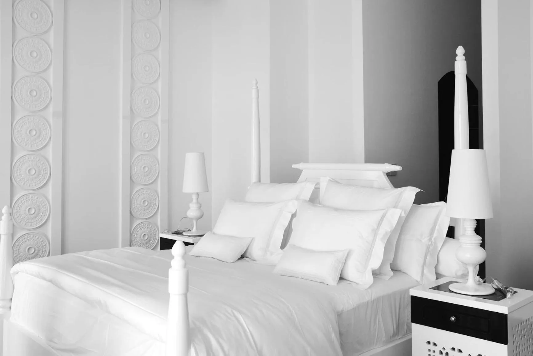 Photo of the whole room, Bed in Chloe Gallery