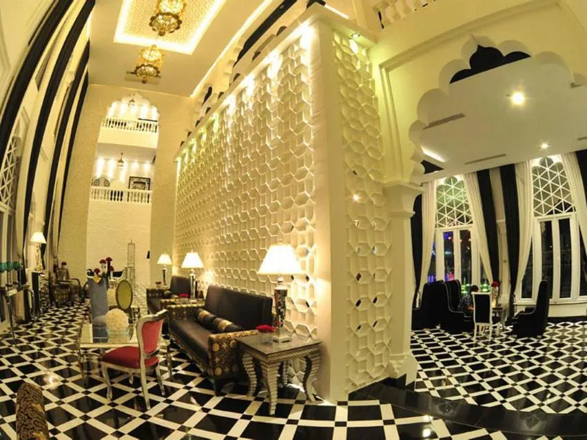 Lobby or reception in Chloe Gallery