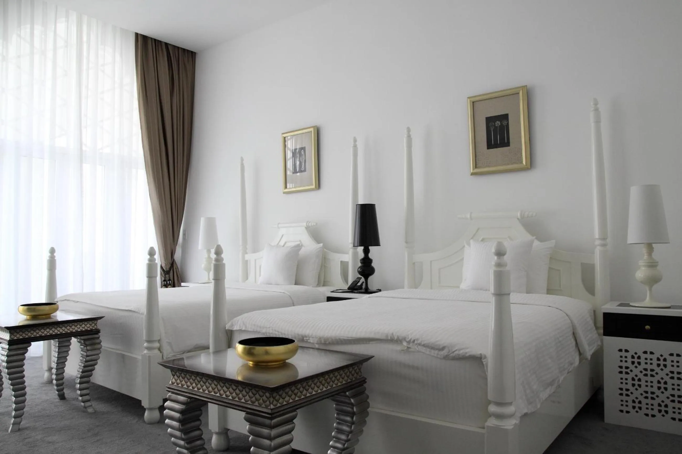 Bedroom, Bed in Chloe Gallery