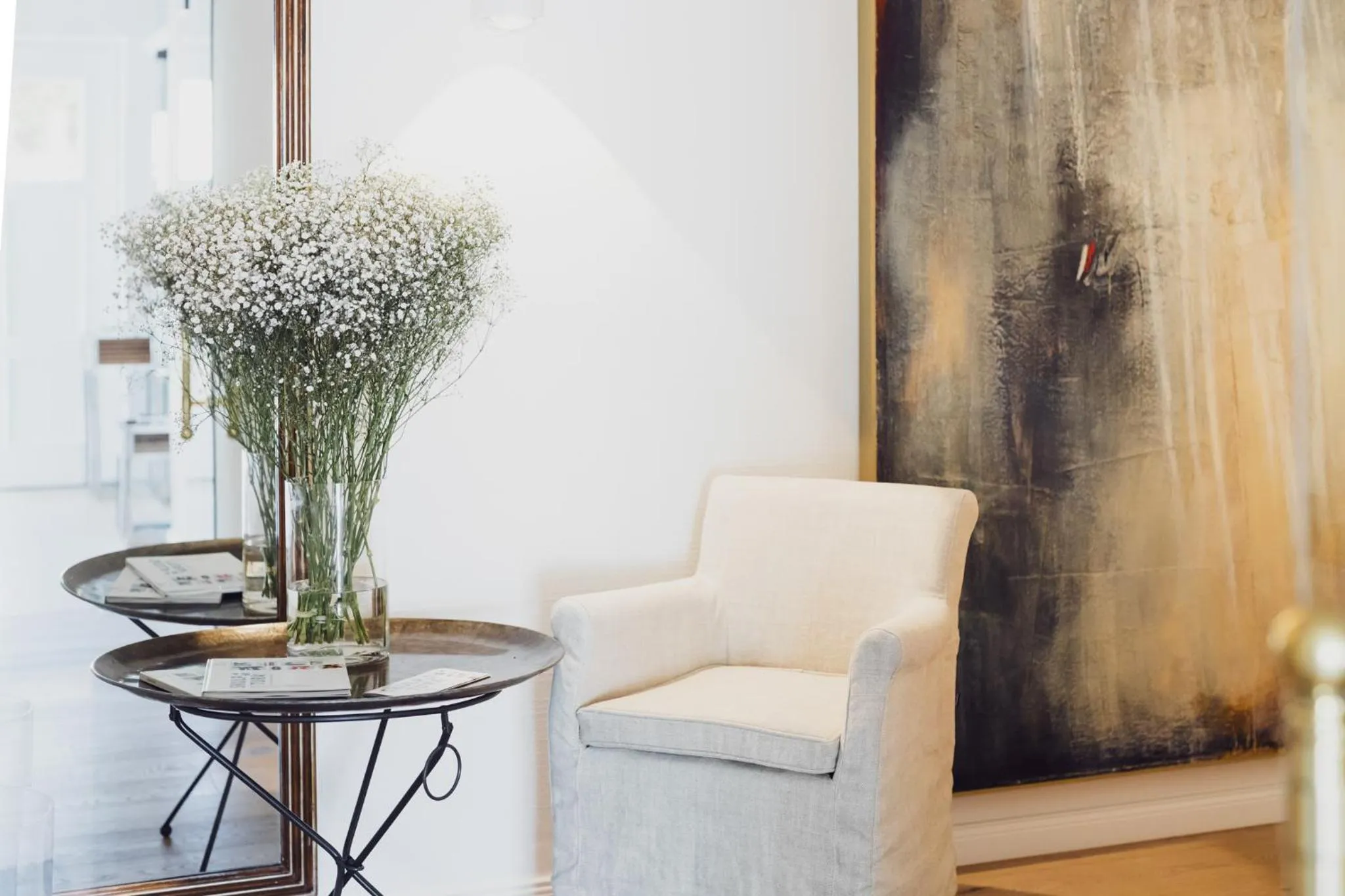 Seating area in Hotel Caraleon