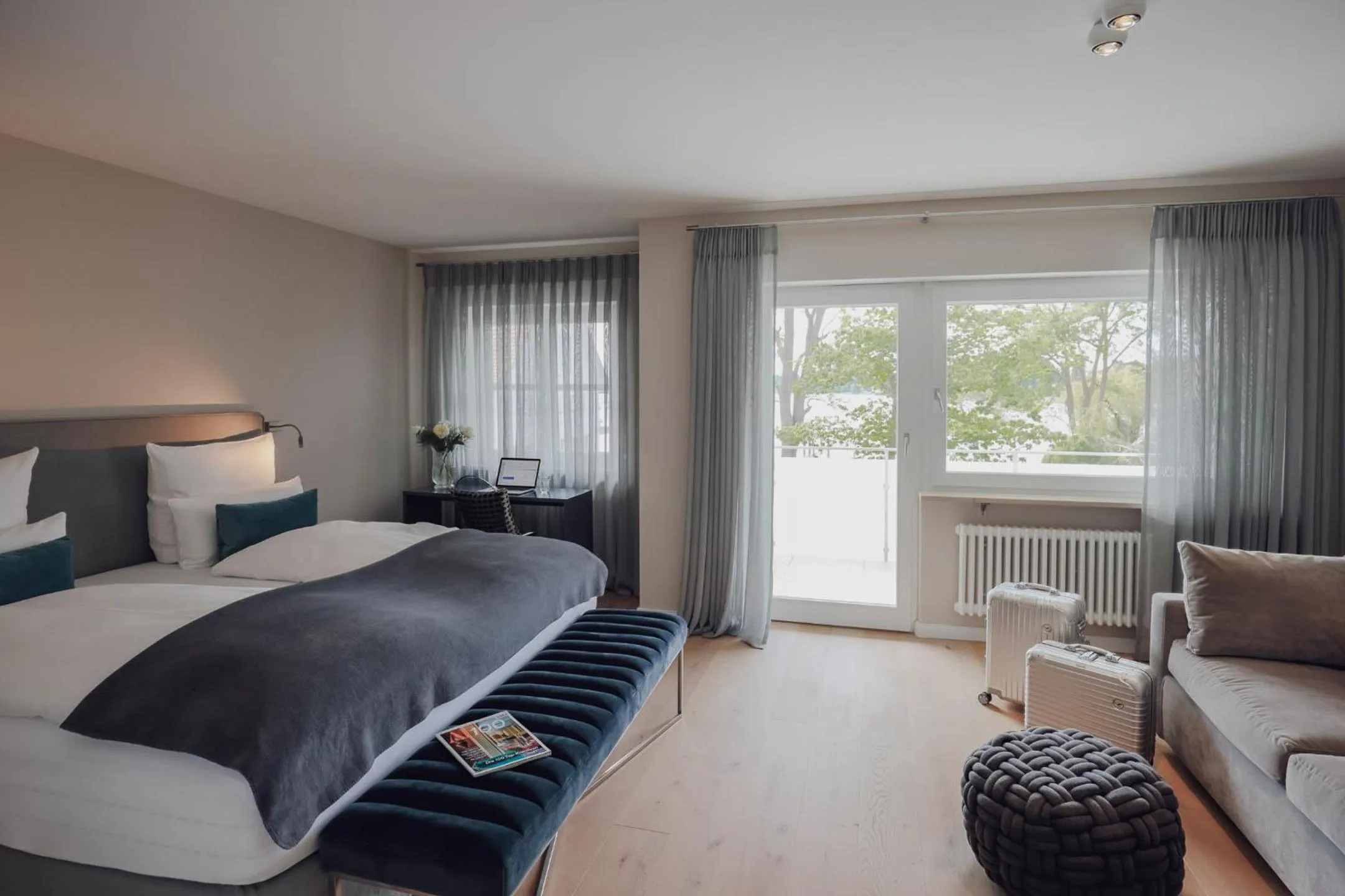 Photo of the whole room, Bed in Hotel Caraleon