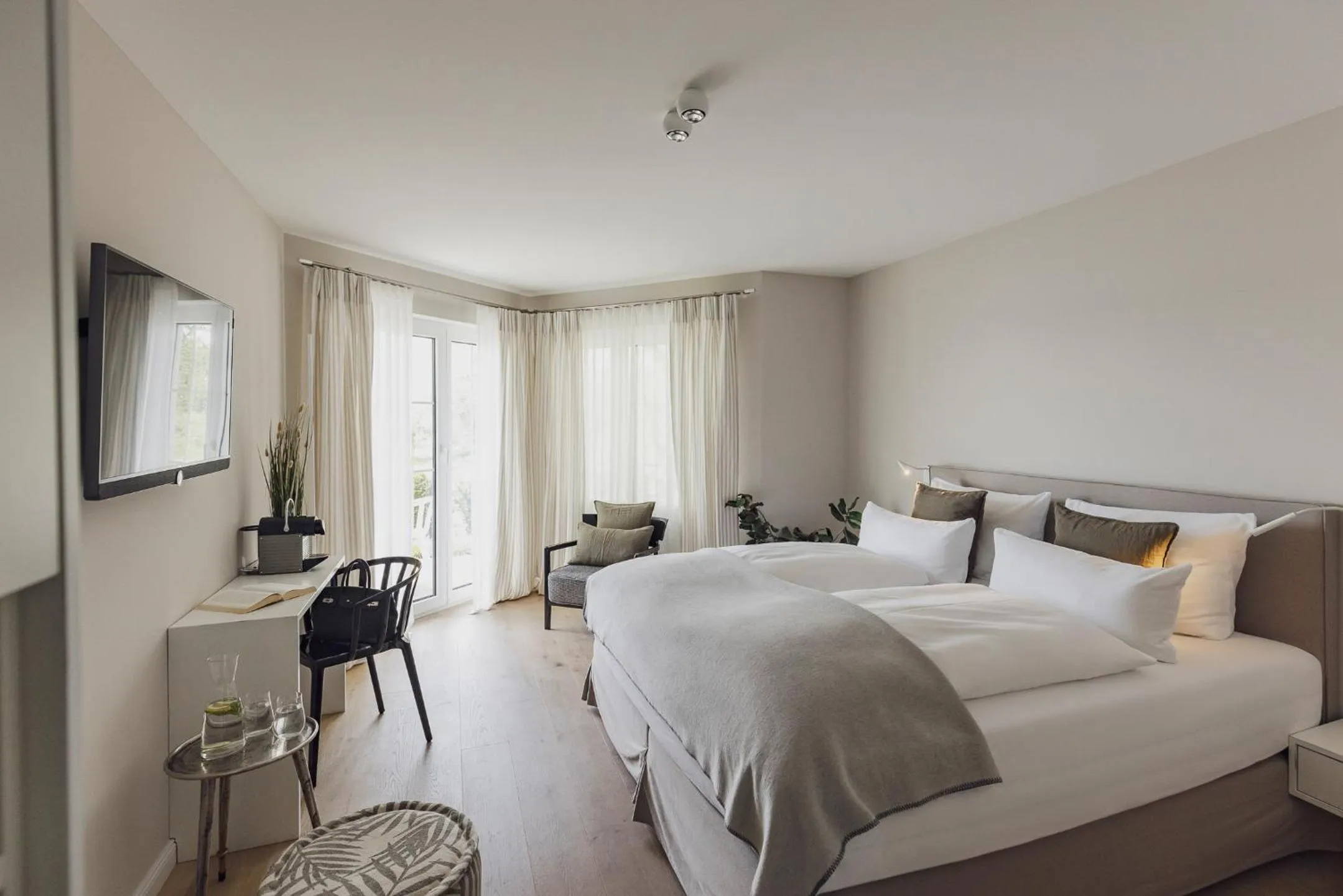 Photo of the whole room, Bed in Hotel Caraleon