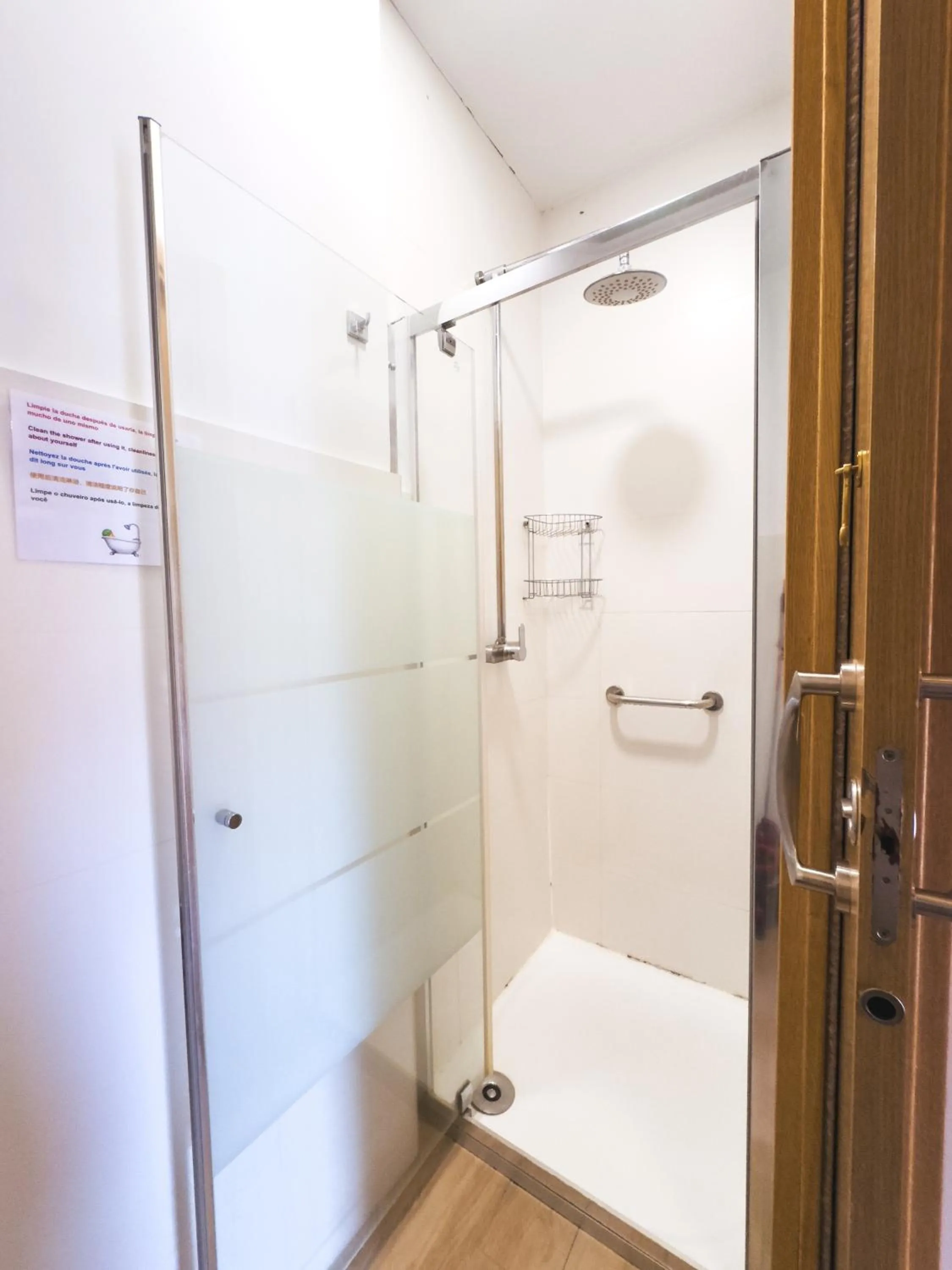 Shower in Albergue Estrella Guia