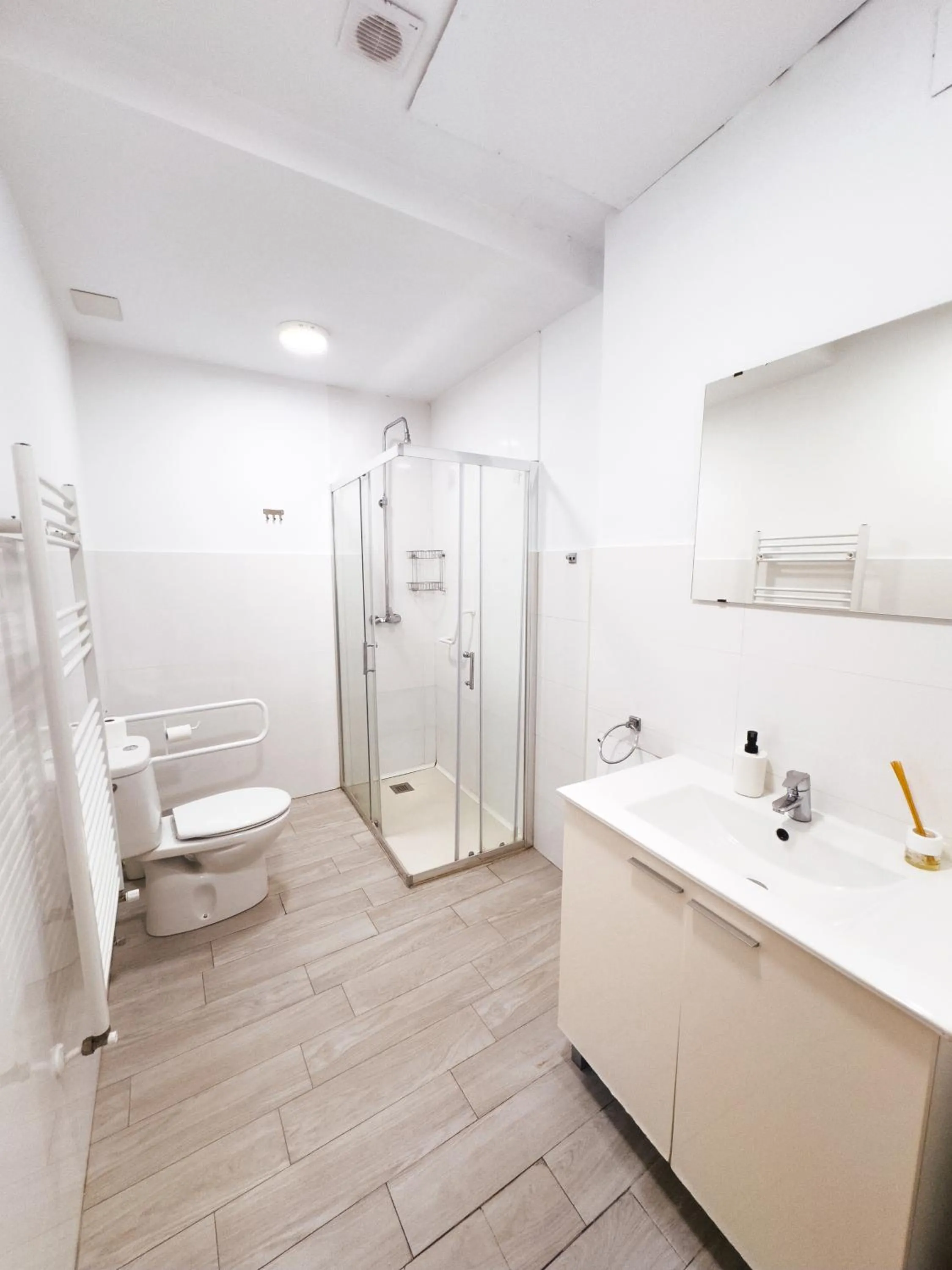 Shower in Albergue Estrella Guia