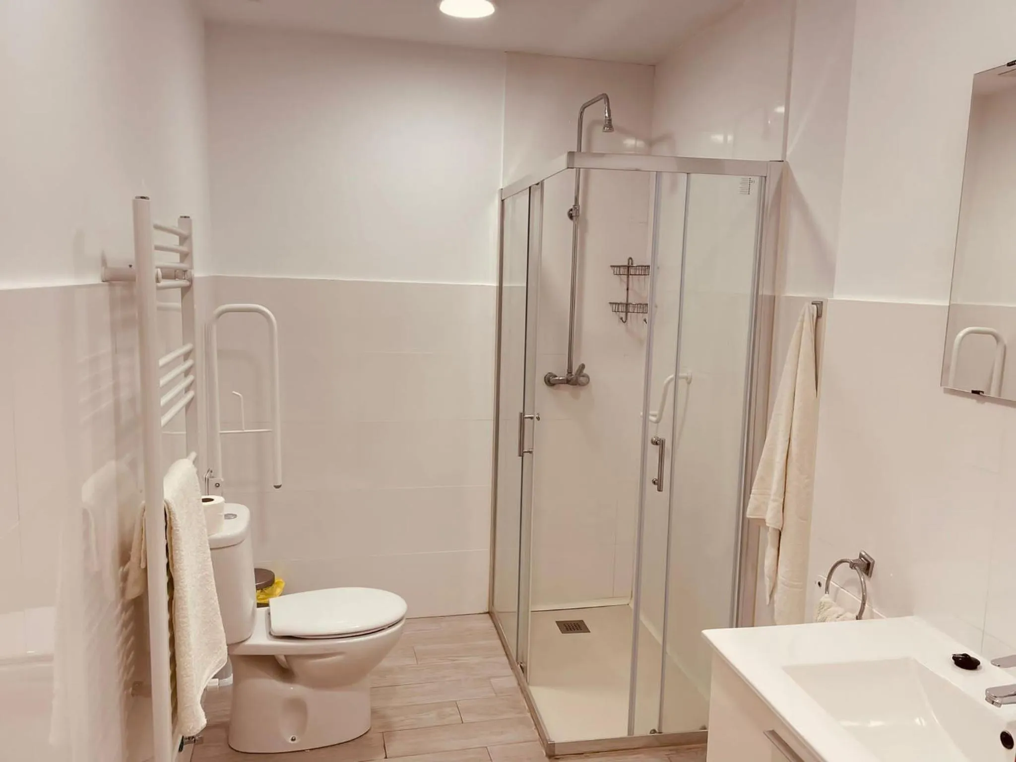 Bathroom in Albergue Estrella Guia Solo Peregrinos