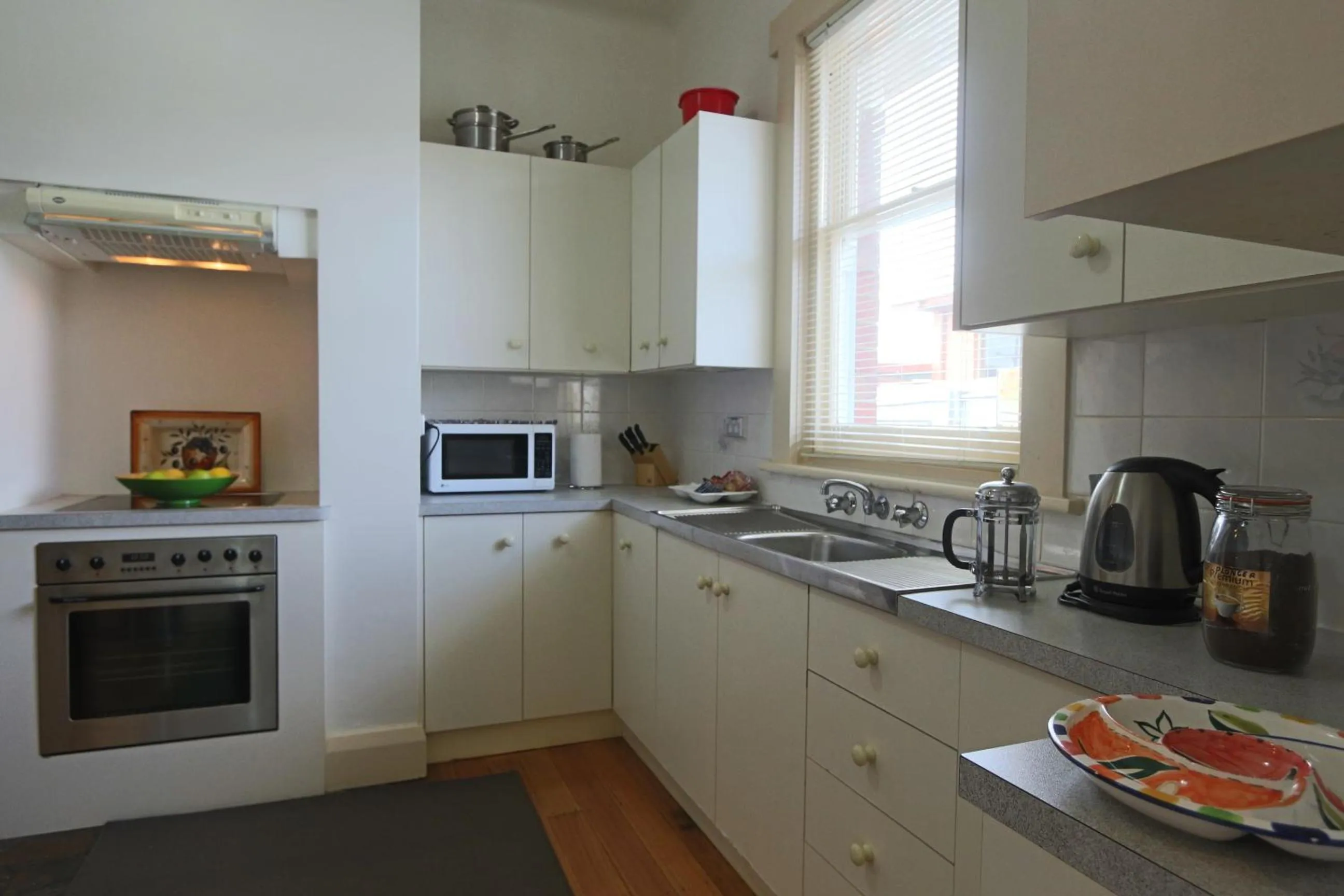 Coffee/tea facilities in Moonah Central Apartments