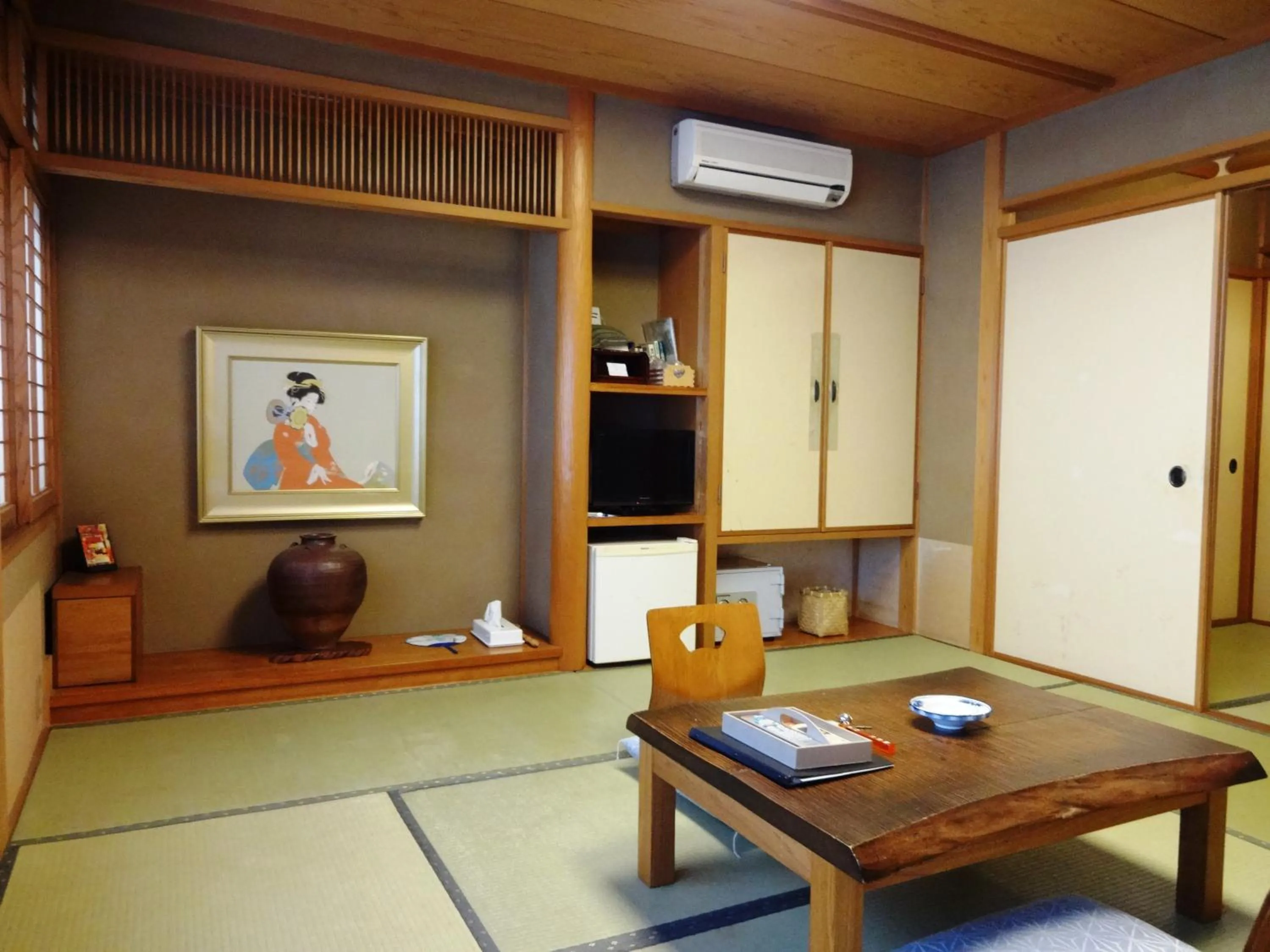 Photo of the whole room in Yamatoya
