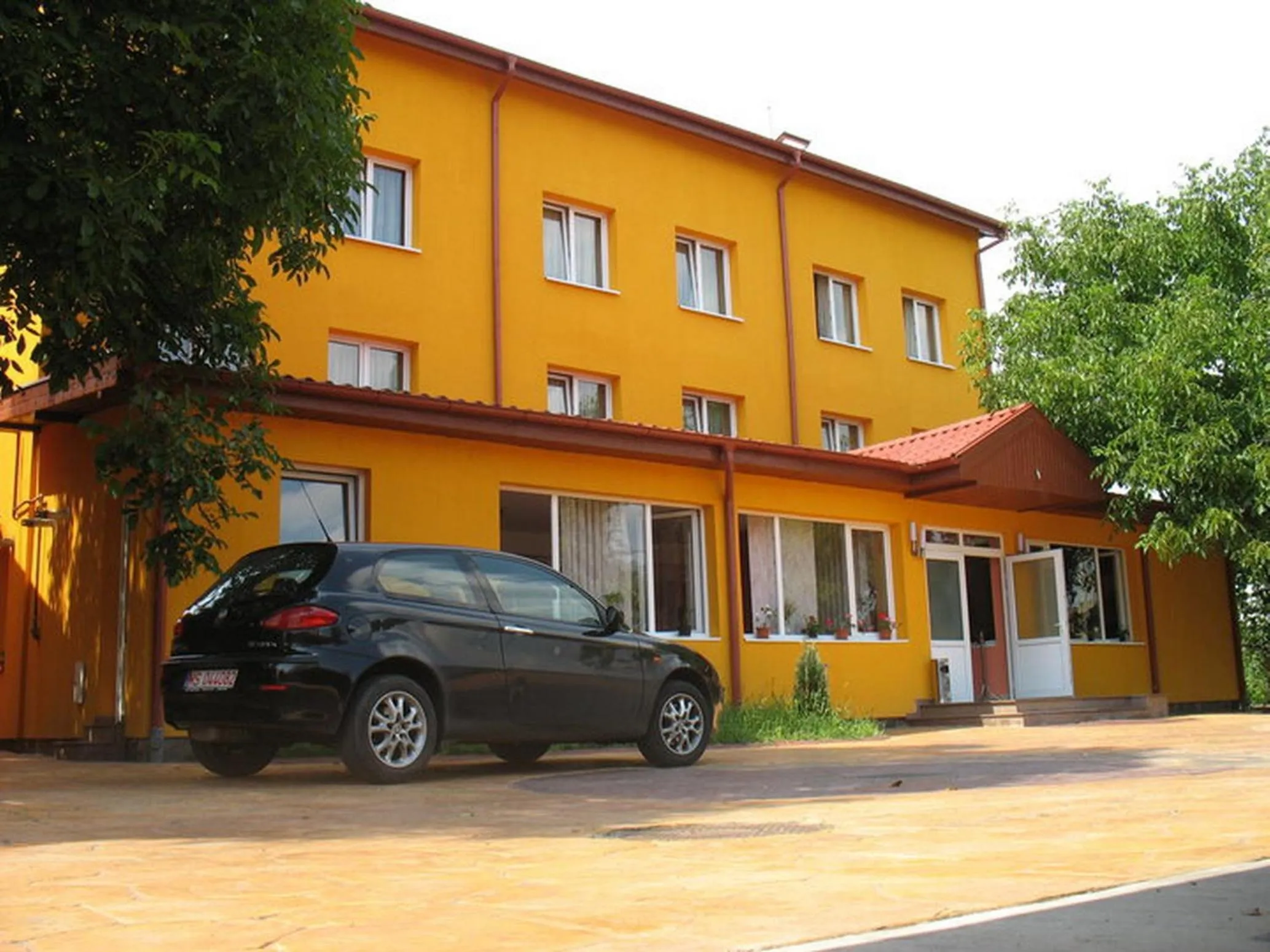 Property building in Noroc si Fericire