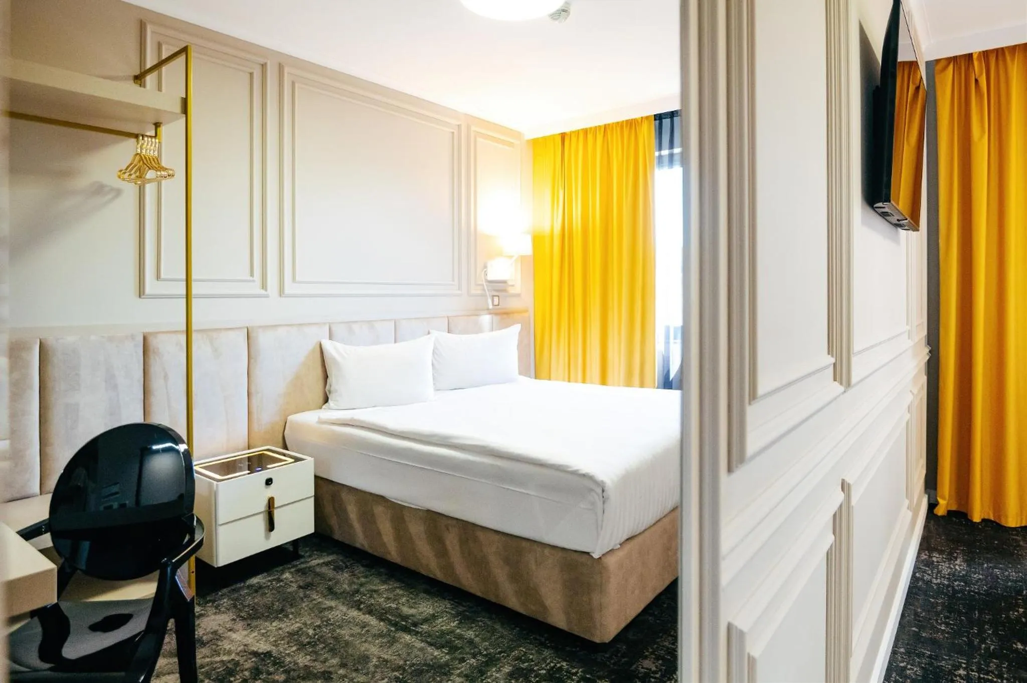 Bed in Business Hotel Conference Center & Spa