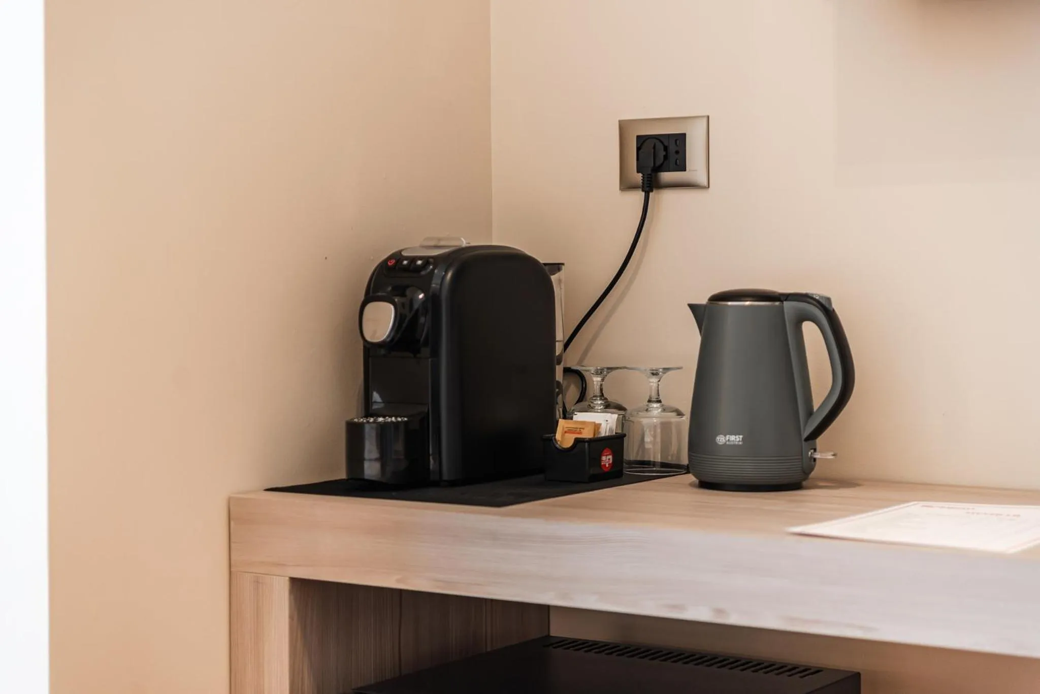 Coffee/tea facilities in Aragosta Hotel