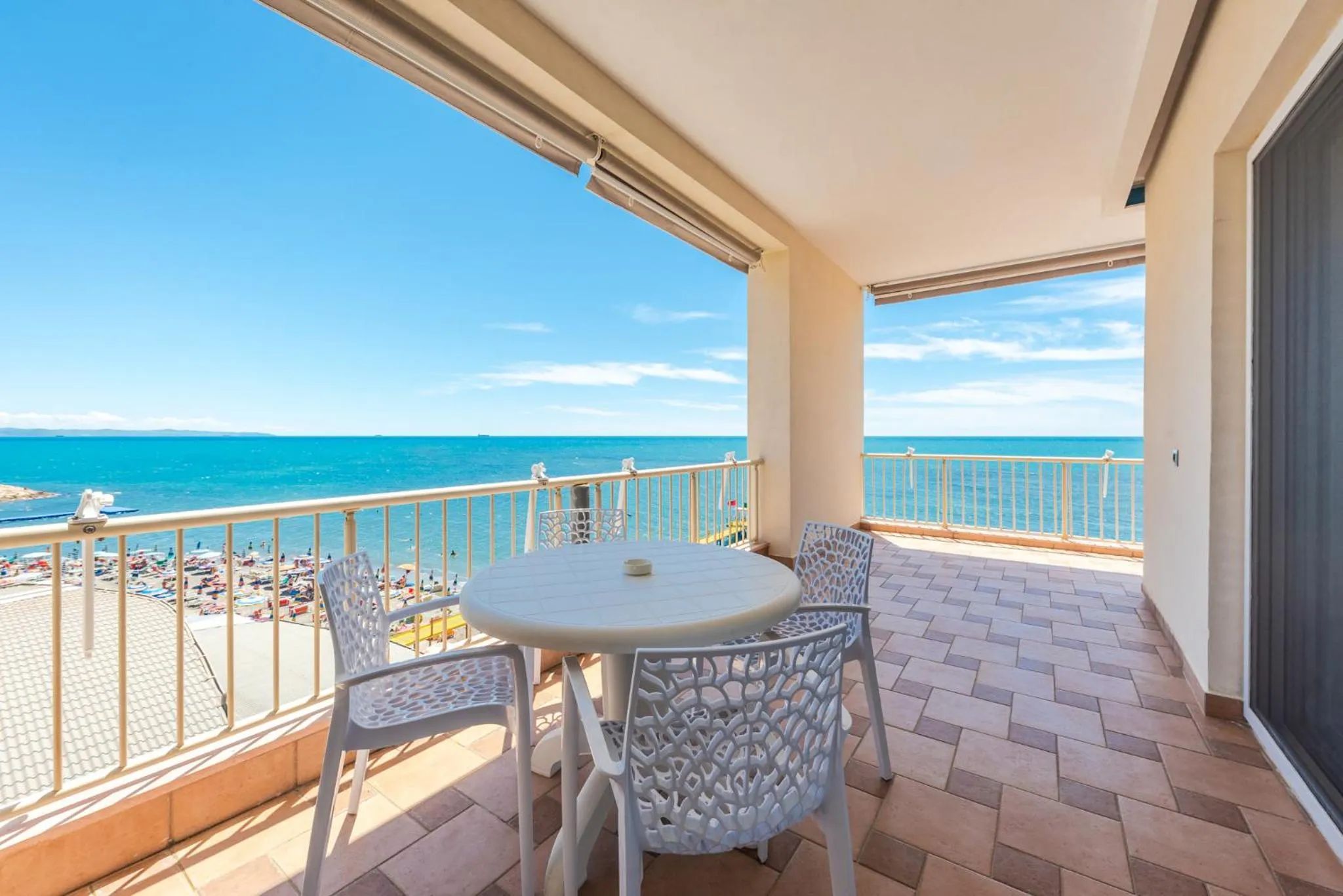 Patio in Aragosta Hotel