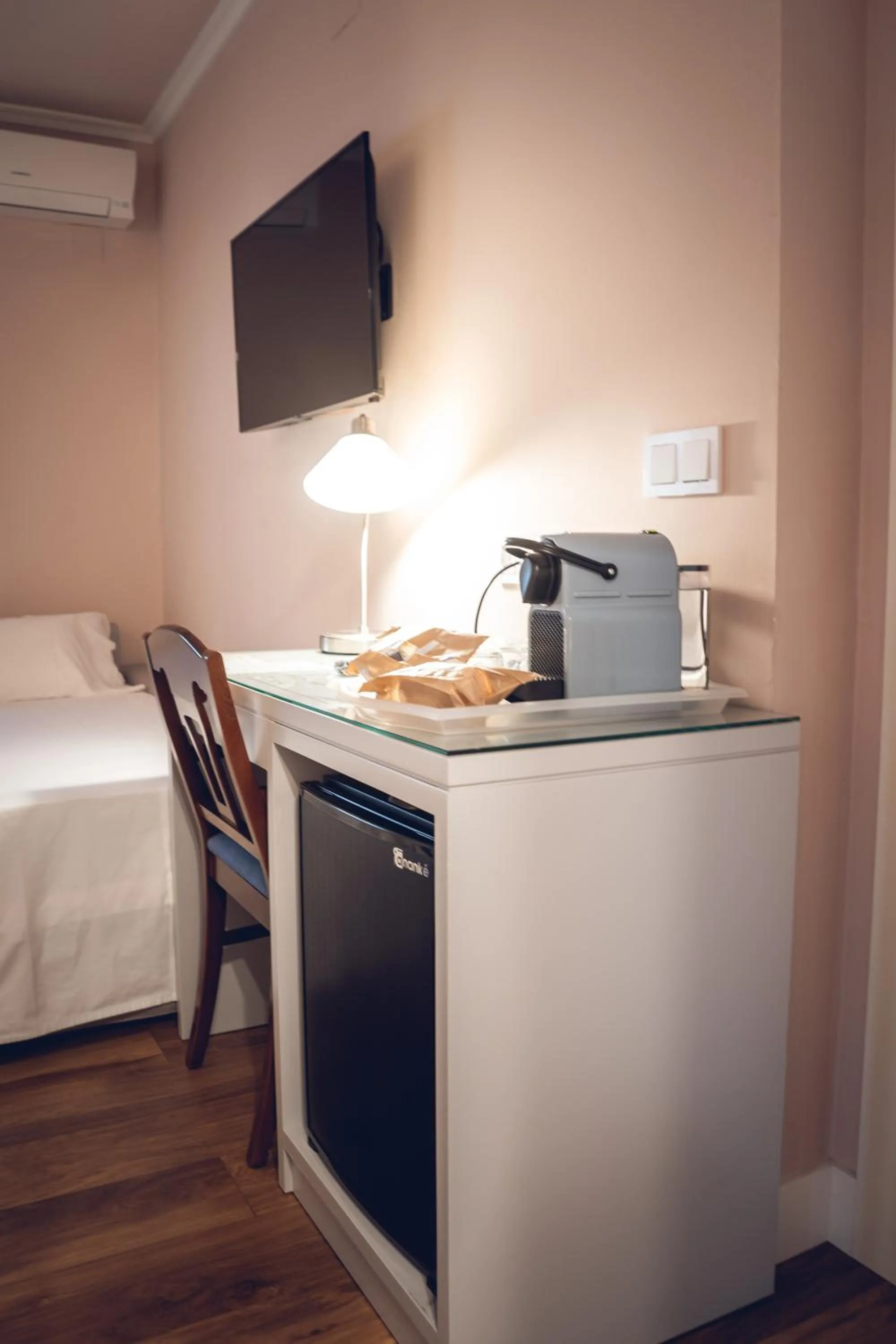 Bed in Hostal Los Castañuelos