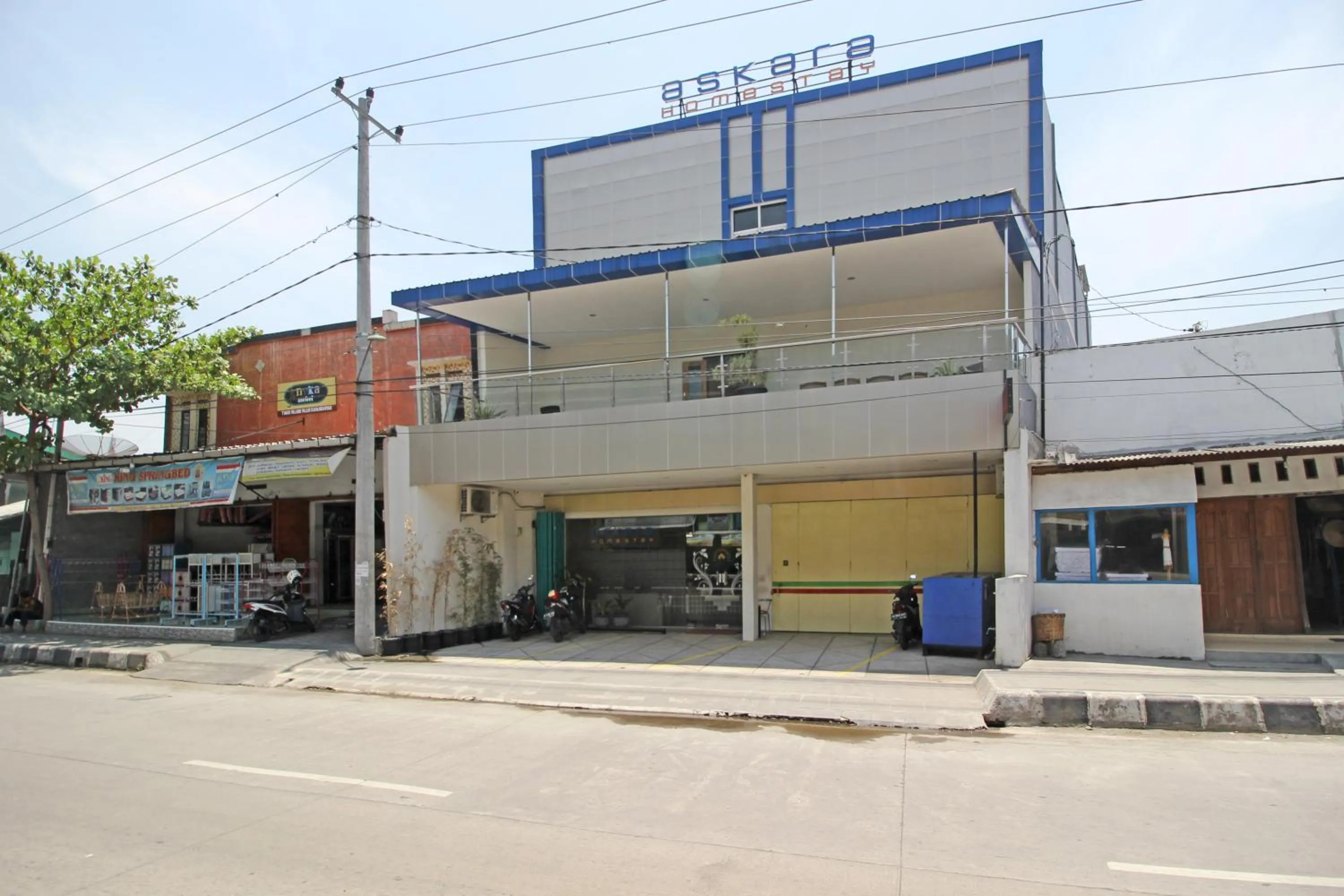 Property building in RedDoorz near UNS Solo