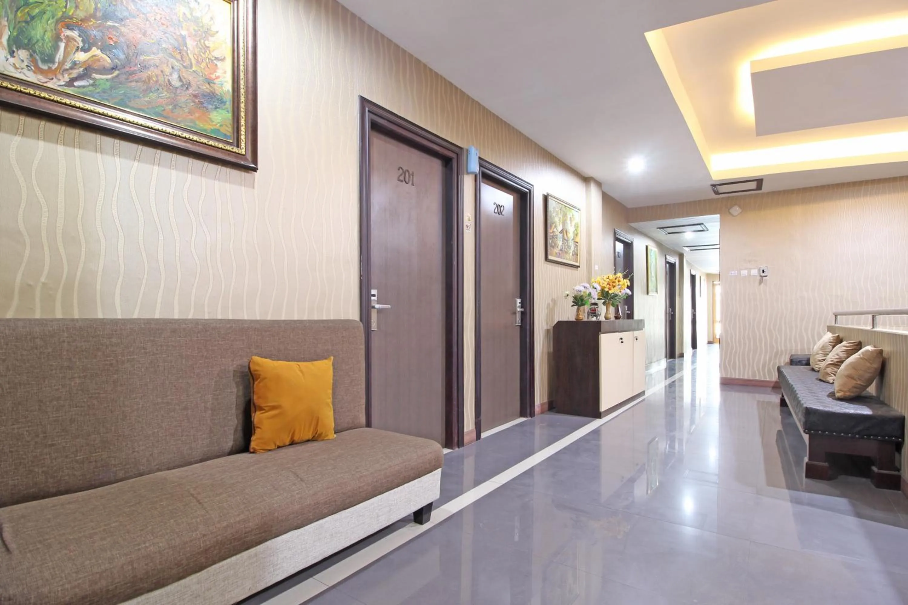 Lobby or reception in RedDoorz near UNS Solo