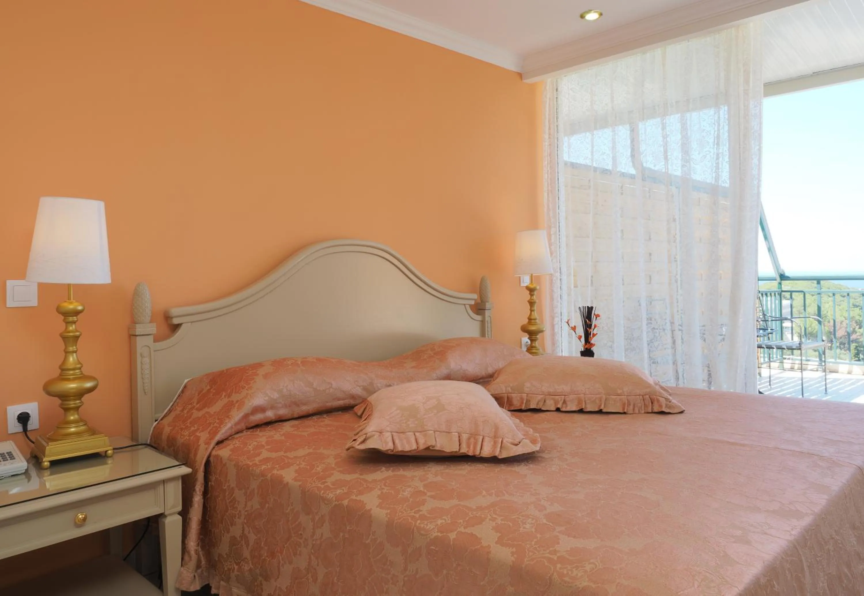 Bed in Paleo ArtNouveau Hotel - Adults Only