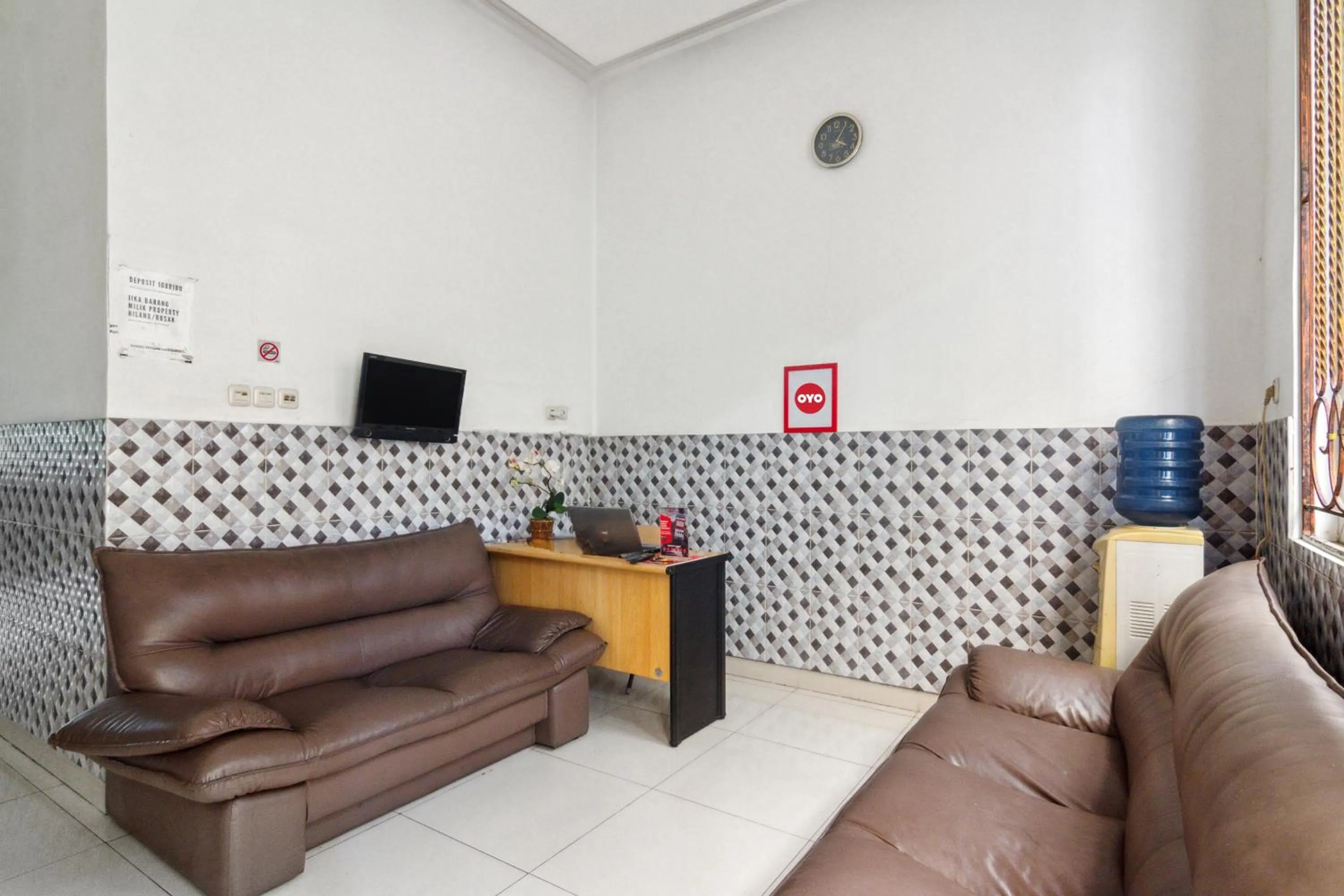 Lobby or reception in RedDoorz @ Permata Sari Karawaci