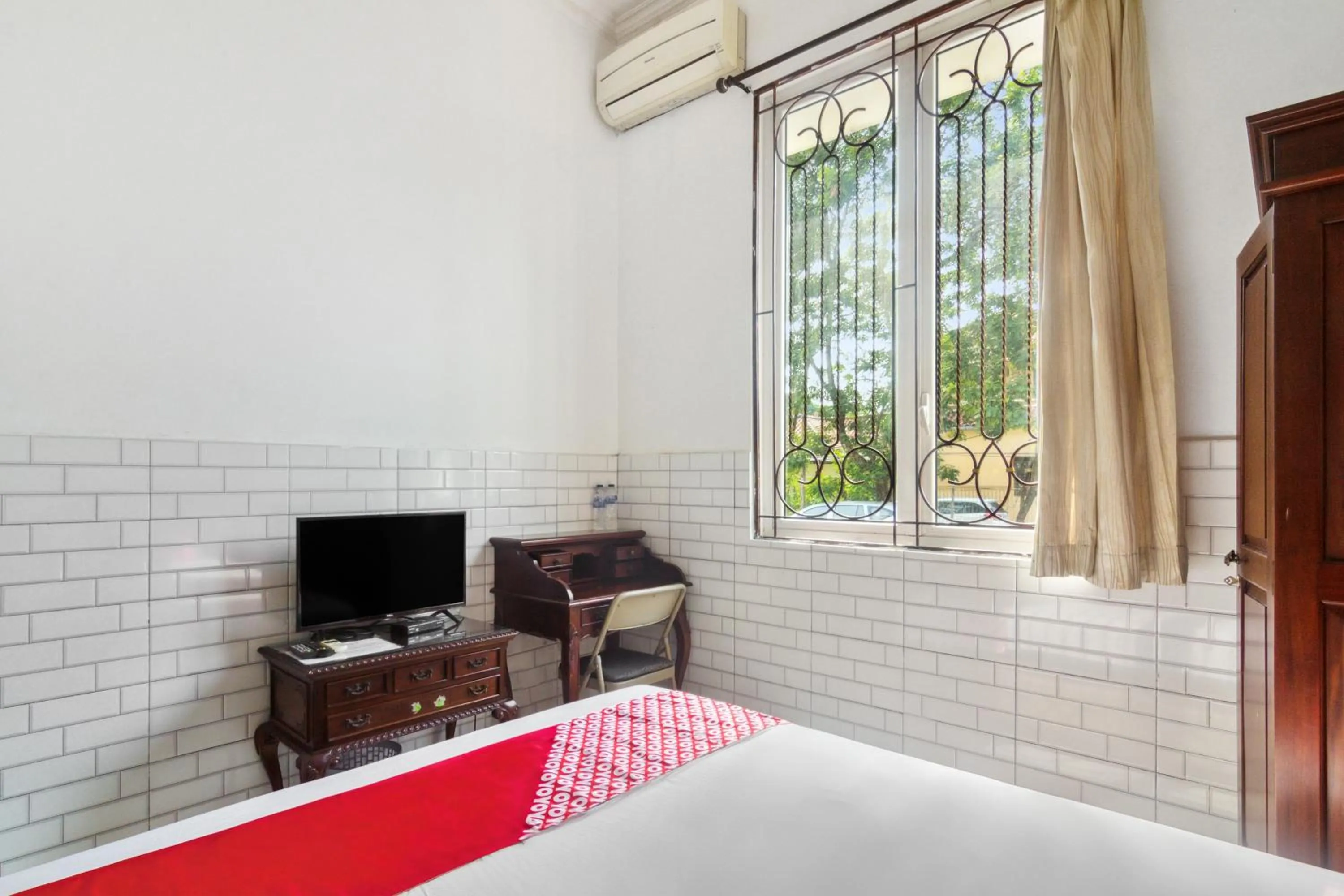 Bedroom in RedDoorz @ Permata Sari Karawaci