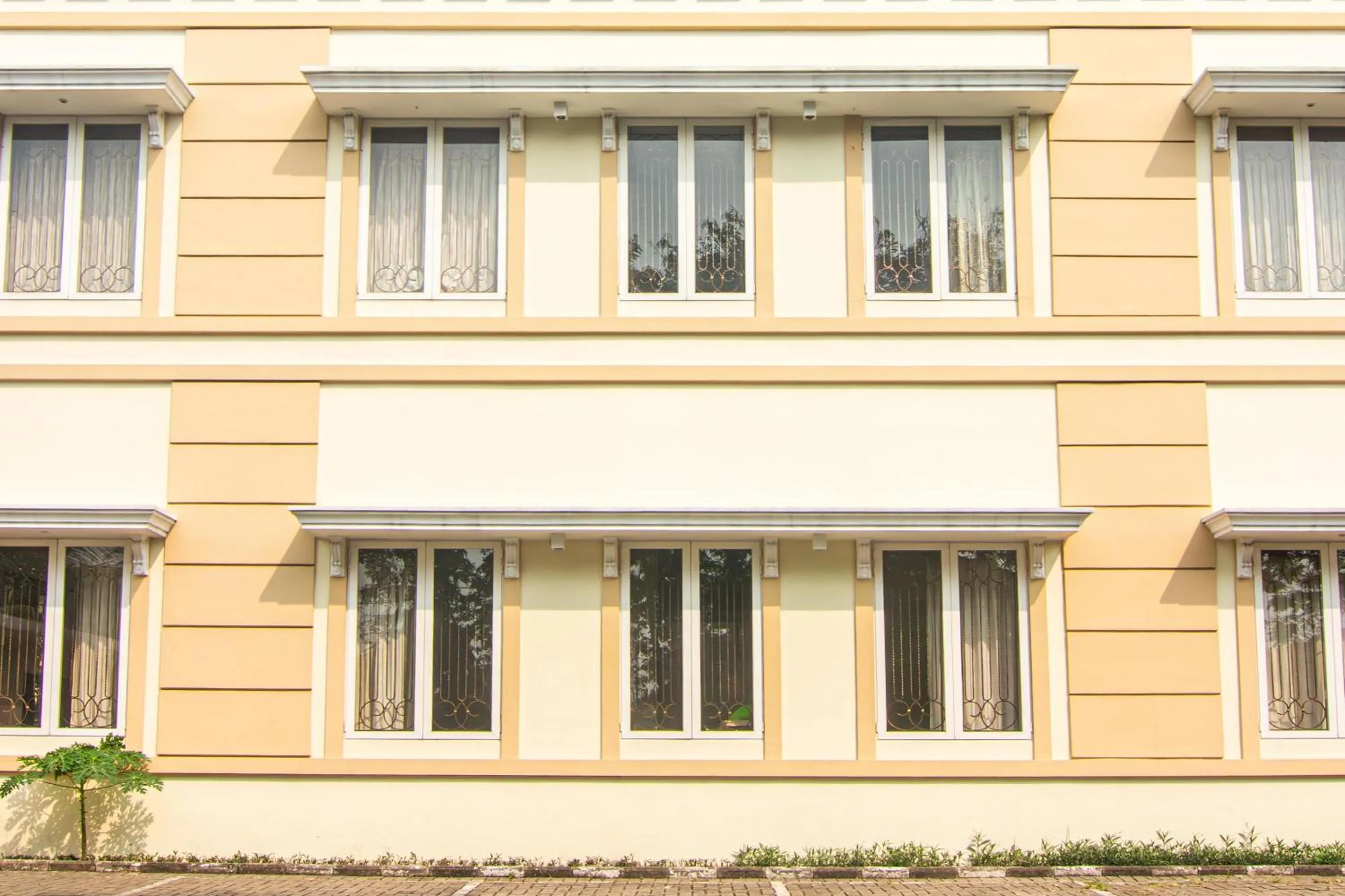 Facade/entrance in RedDoorz @ Permata Sari Karawaci