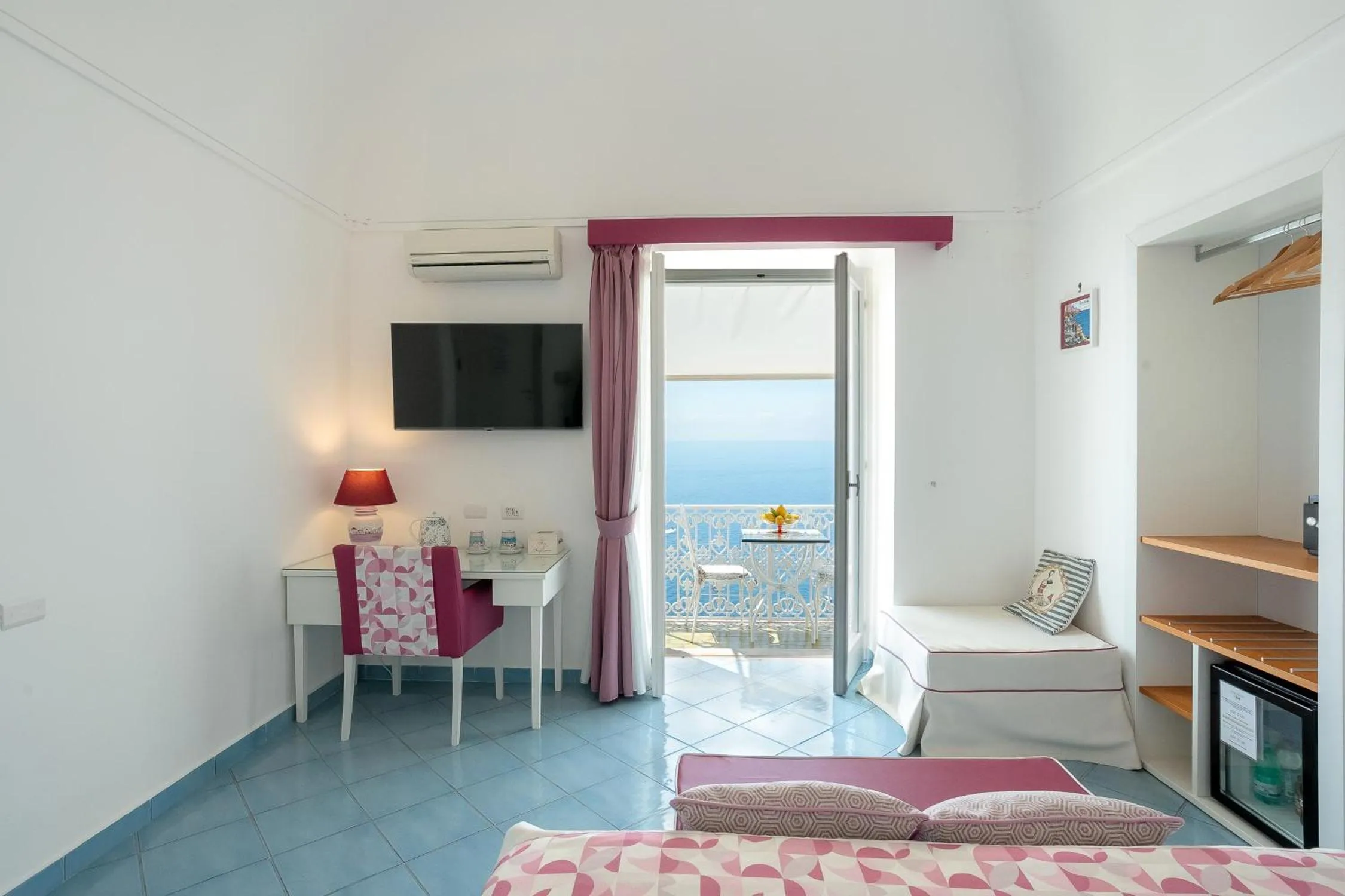 View (from property/room), Bed in Casa Nilde